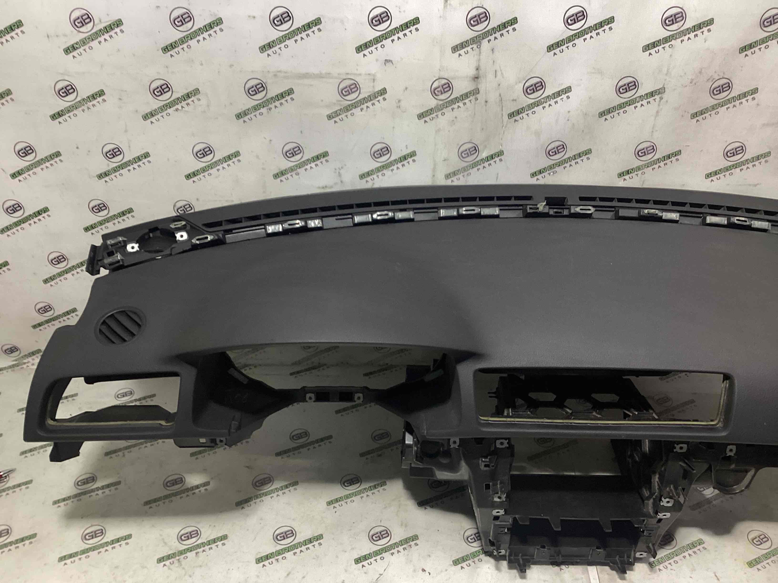 Панель передня салону торпедо