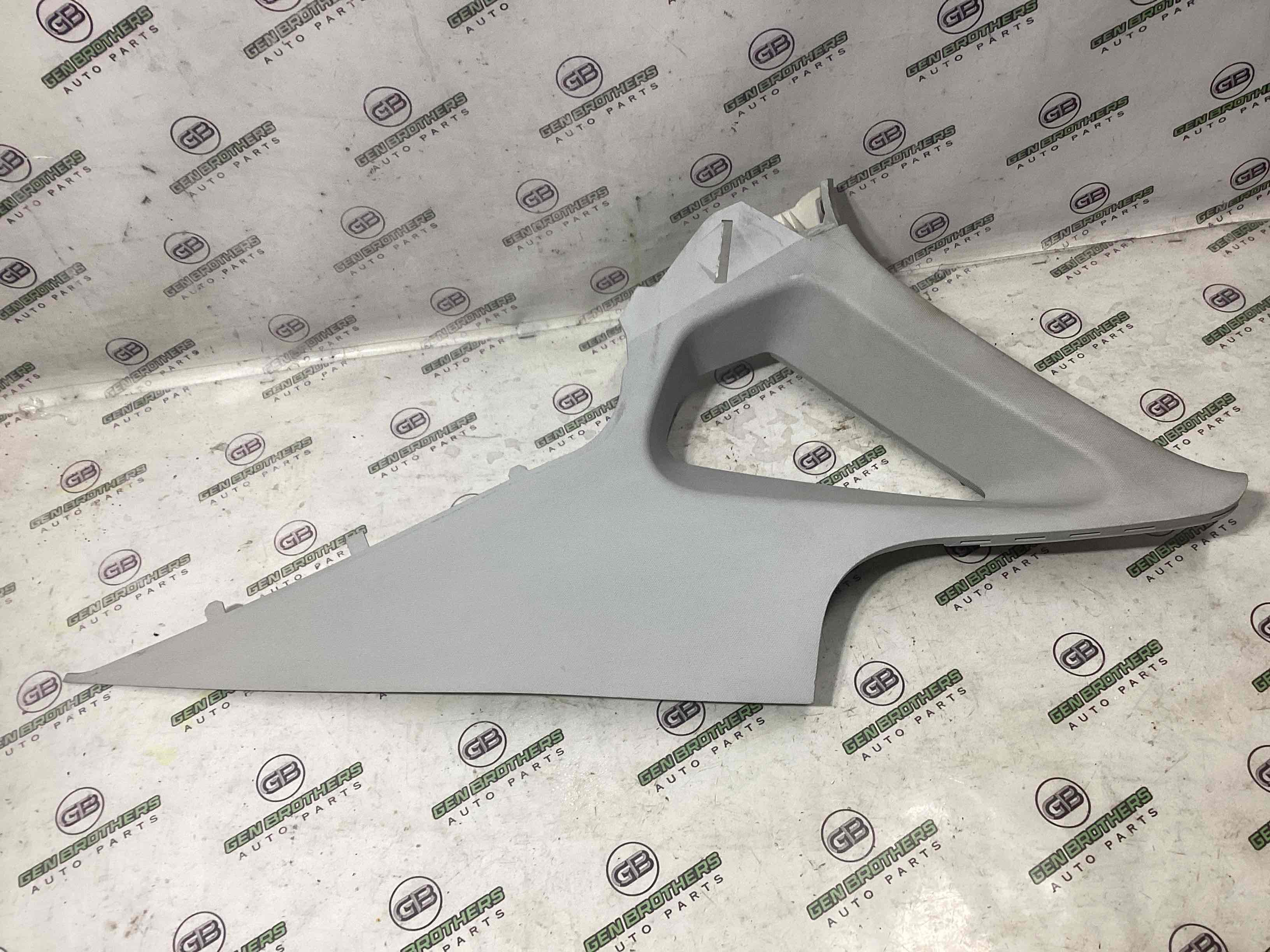 Обшивка задньої стійки права