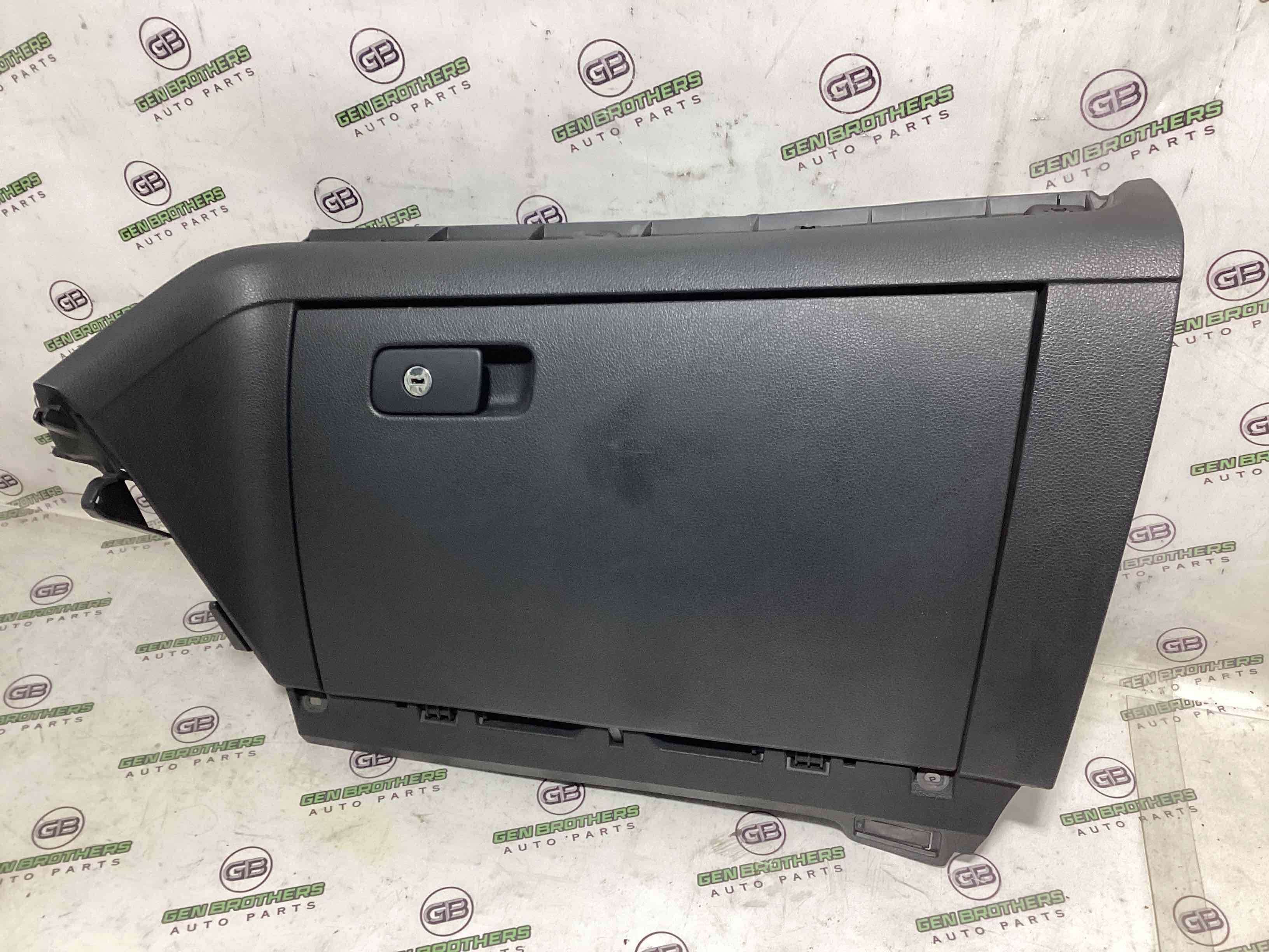 Бардачок замок бардачка, підстаканник, ящик