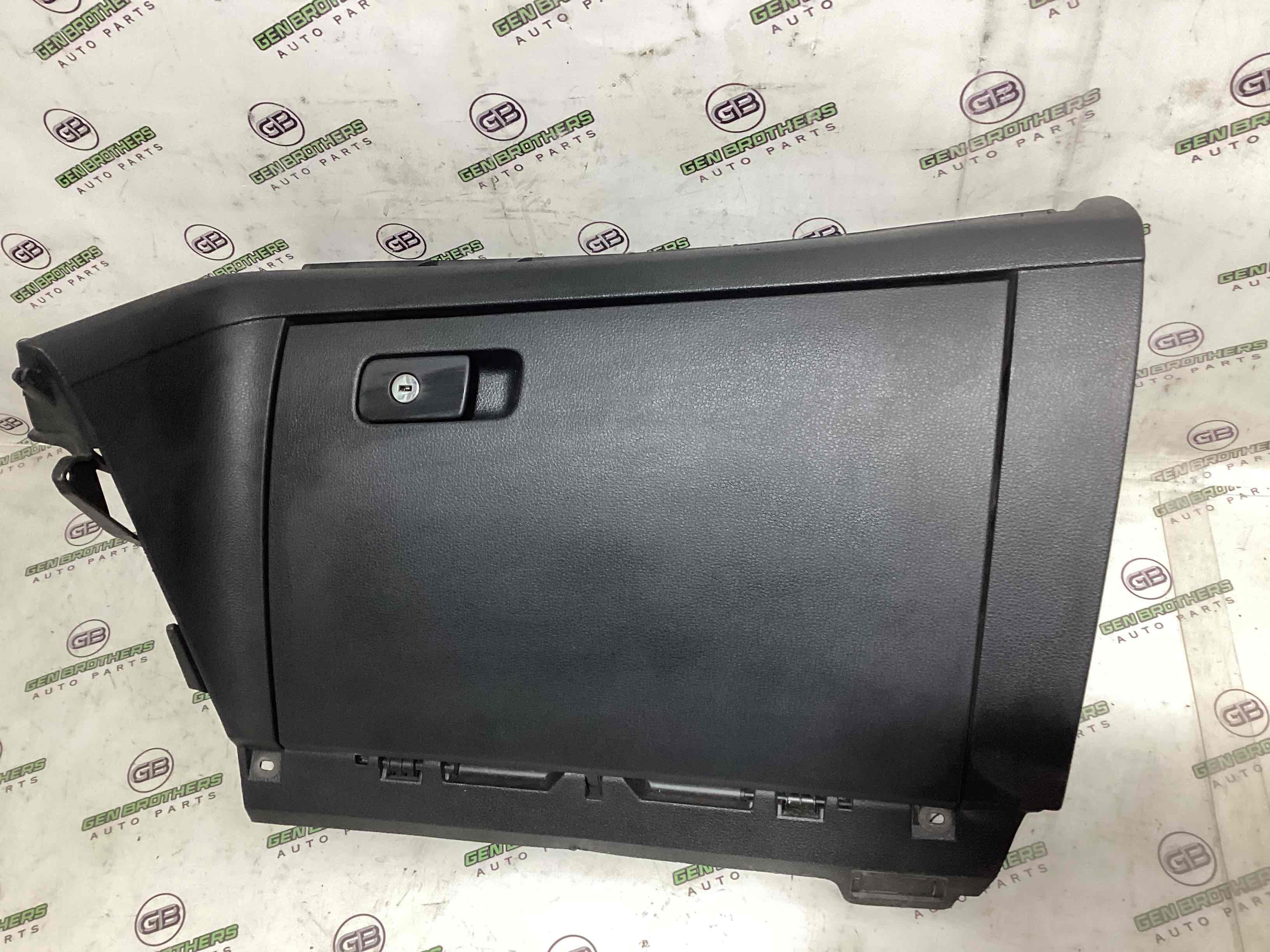 Бардачок замок бардачка, підстаканник, ящик