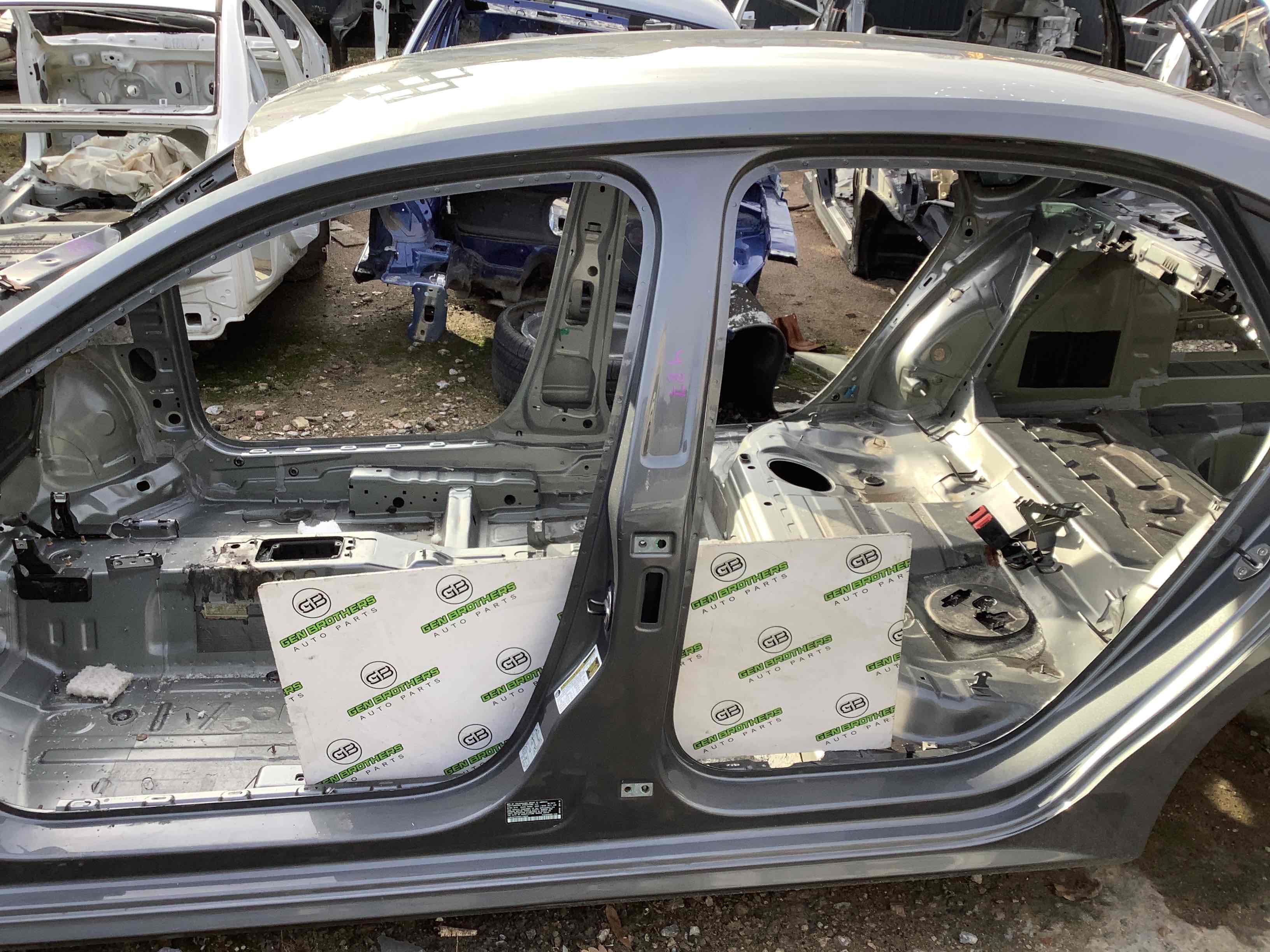 Стійки кузова та пороги