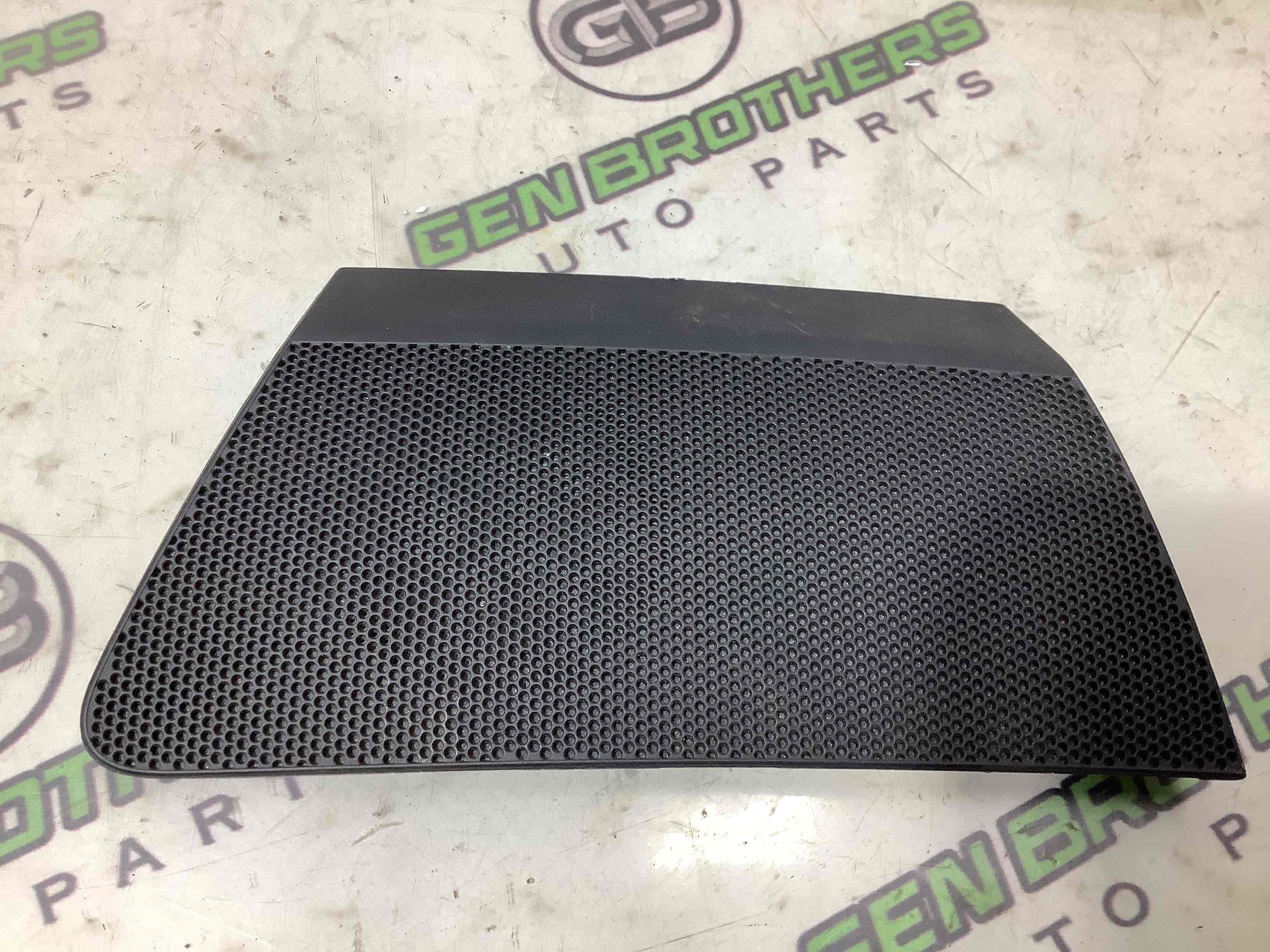 Пластикові елементи салону