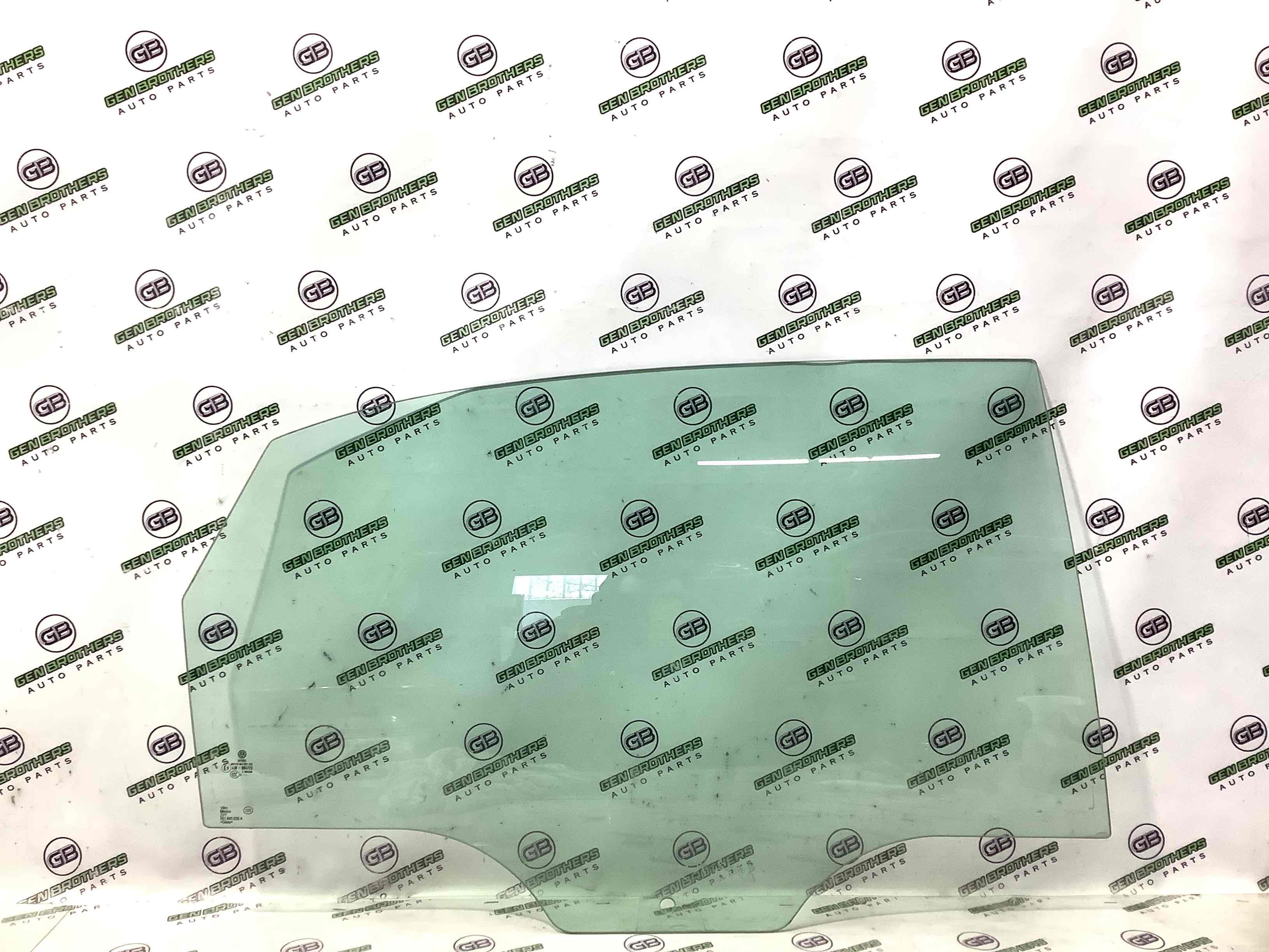 Скло заднє праве