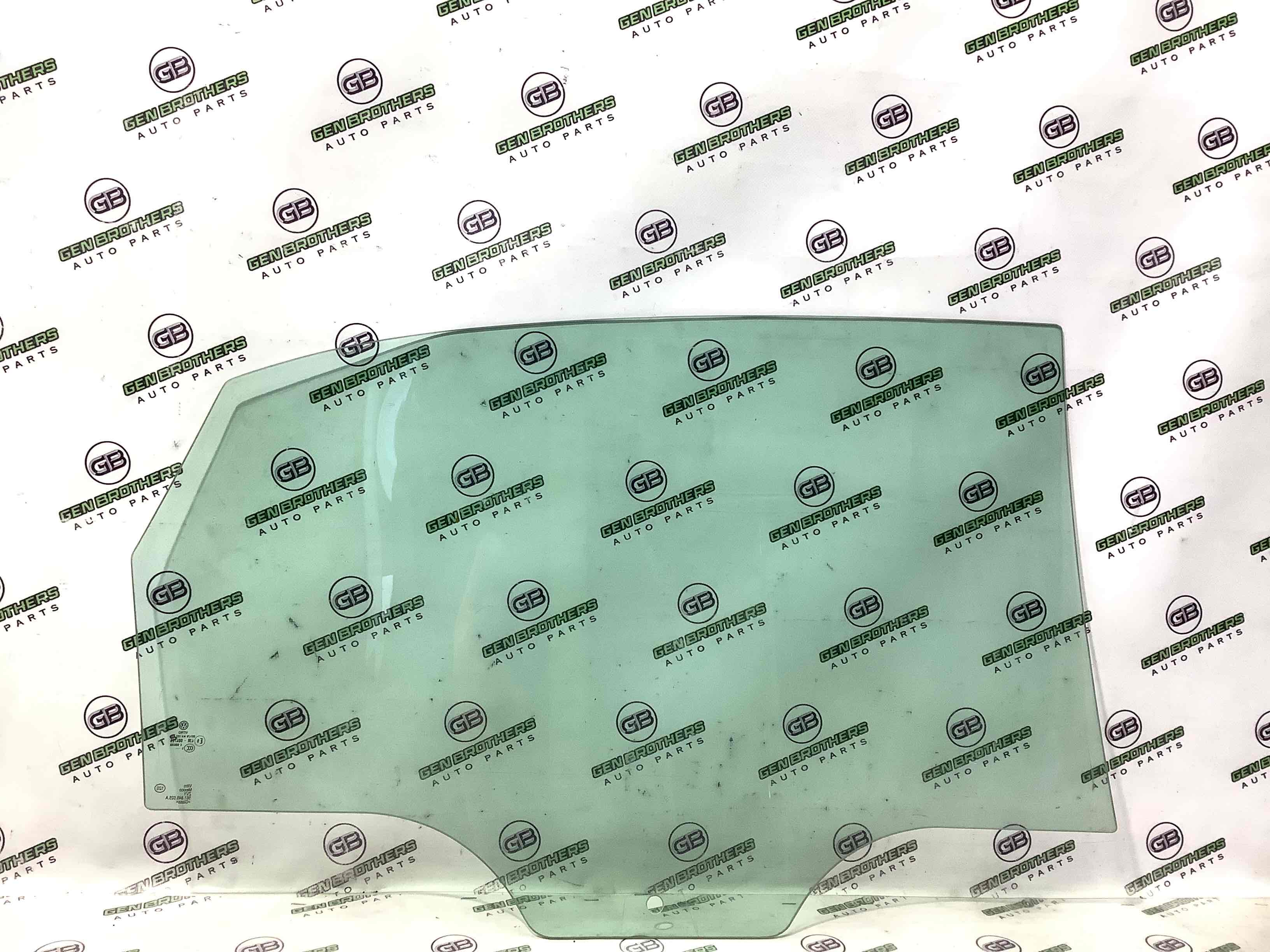 Скло заднє ліве