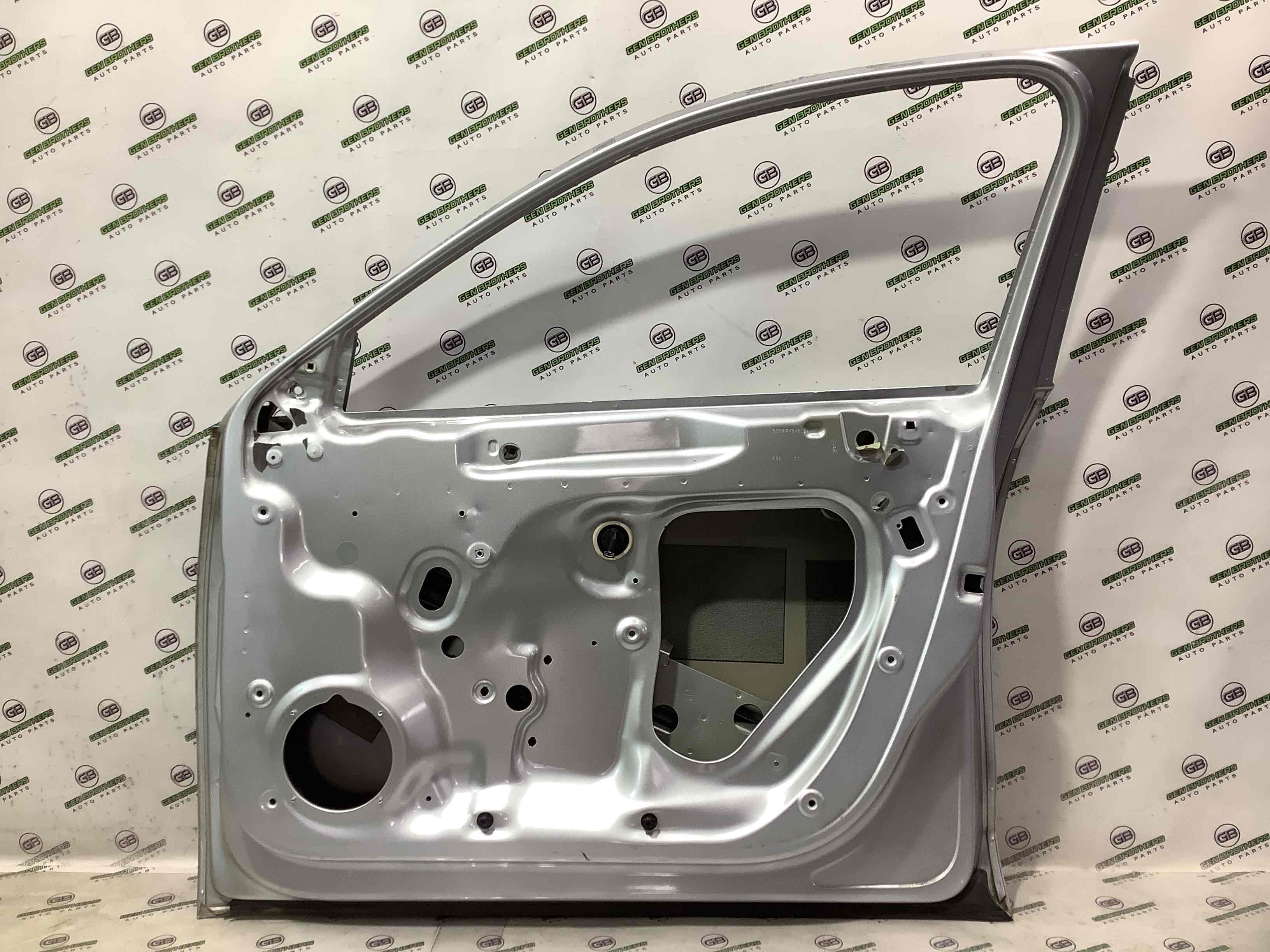 Двері передні права