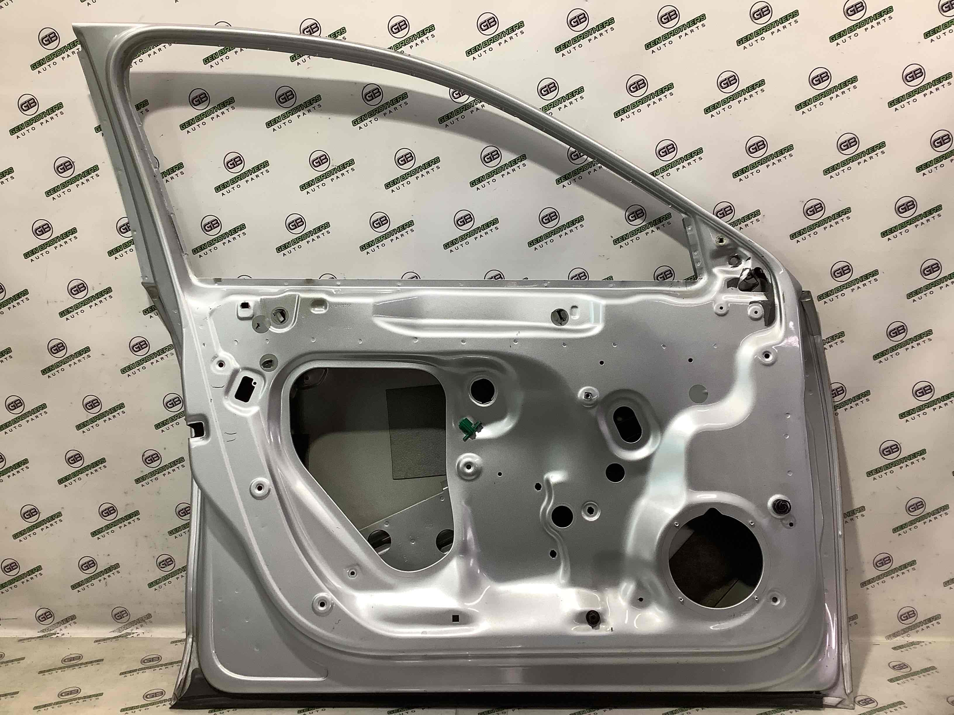 Двері передні ліві