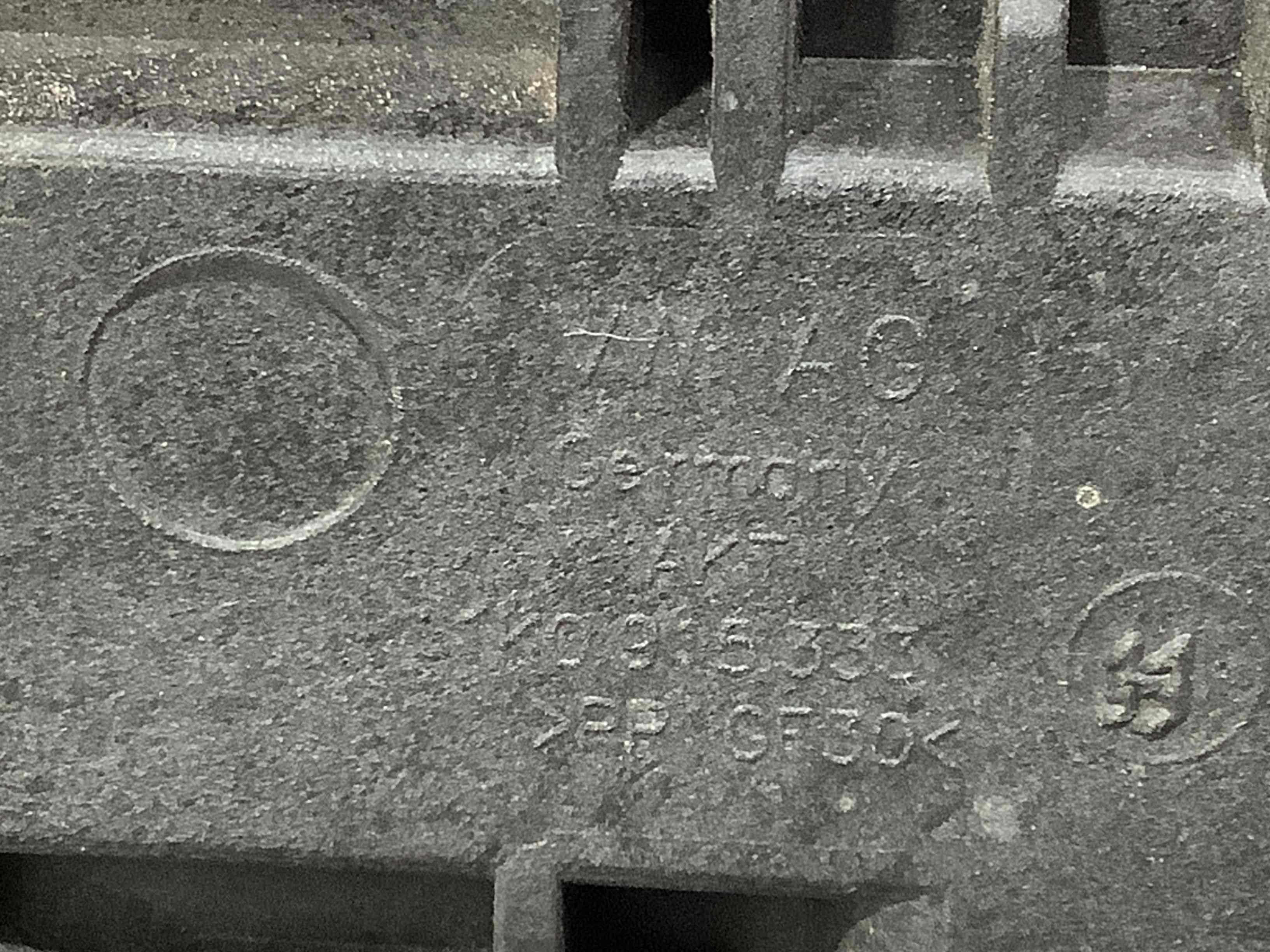 Полиця акумулятора, кришка, кріплення майданчик АКБ