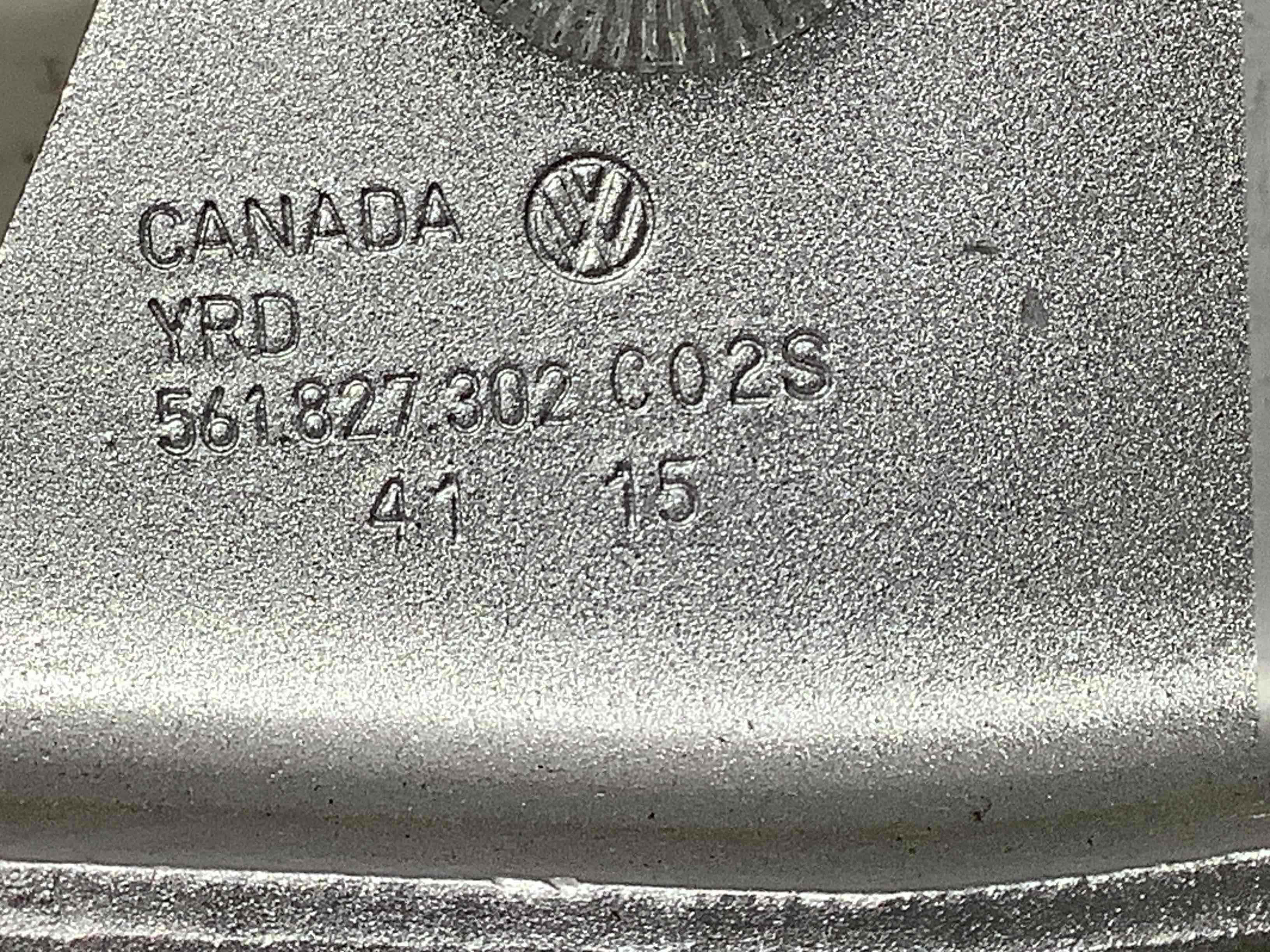 Петля кришки багажника, двері багажника