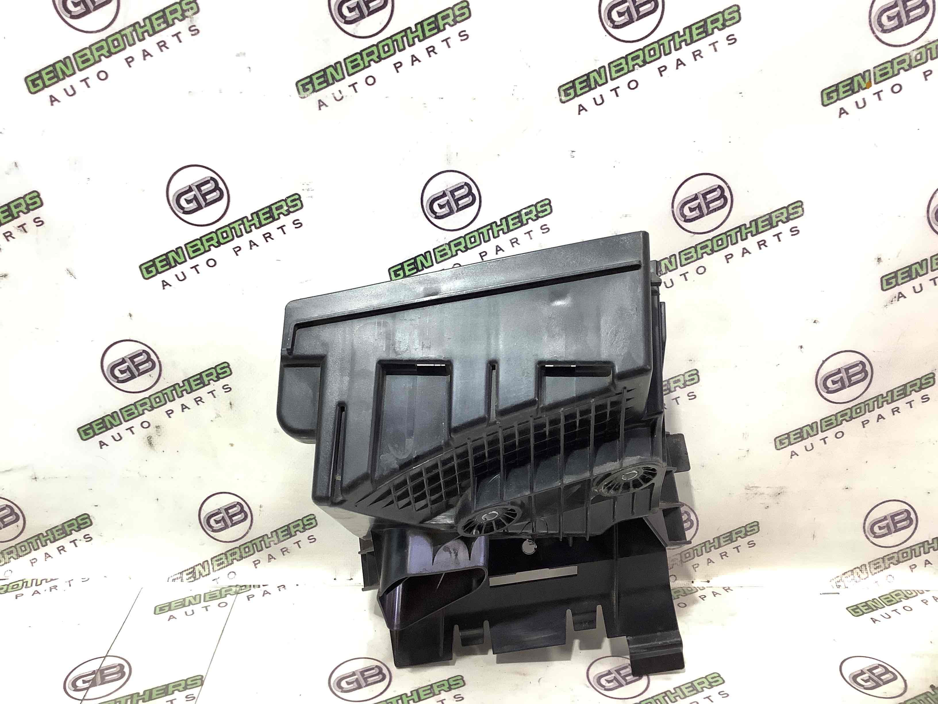 Кришка корпус блоку запобіжників