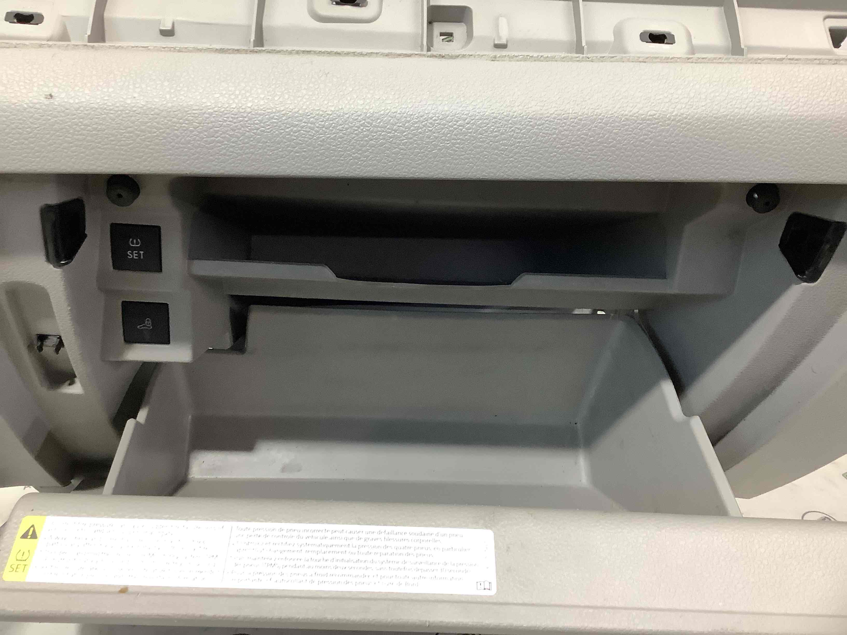 Бардачок замок бардачка, підстаканник, ящик