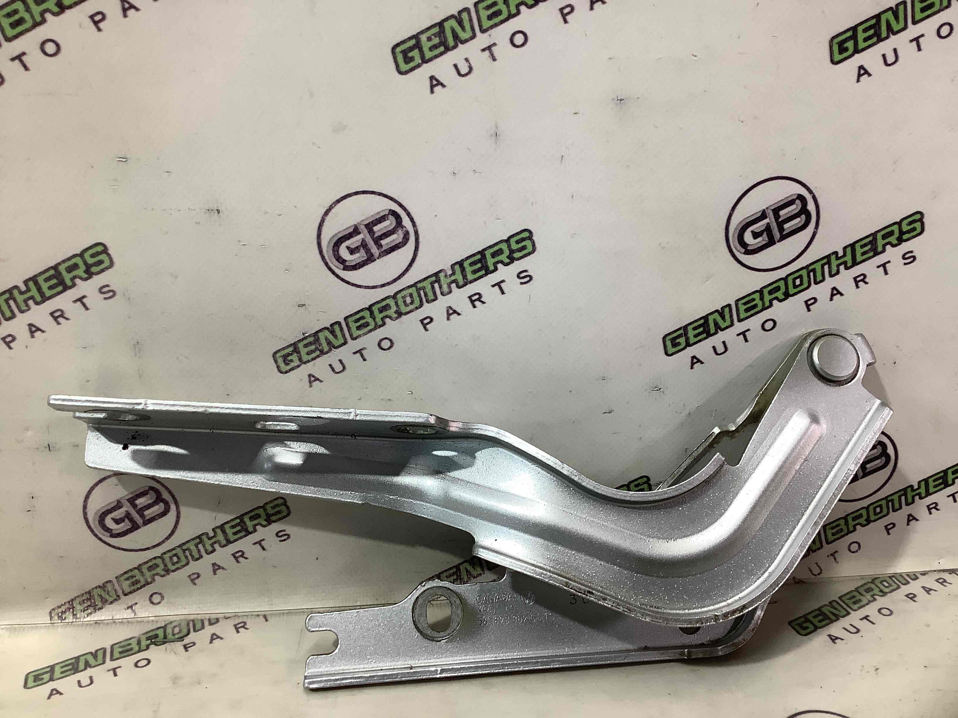 Петля капота, кронштейн капота