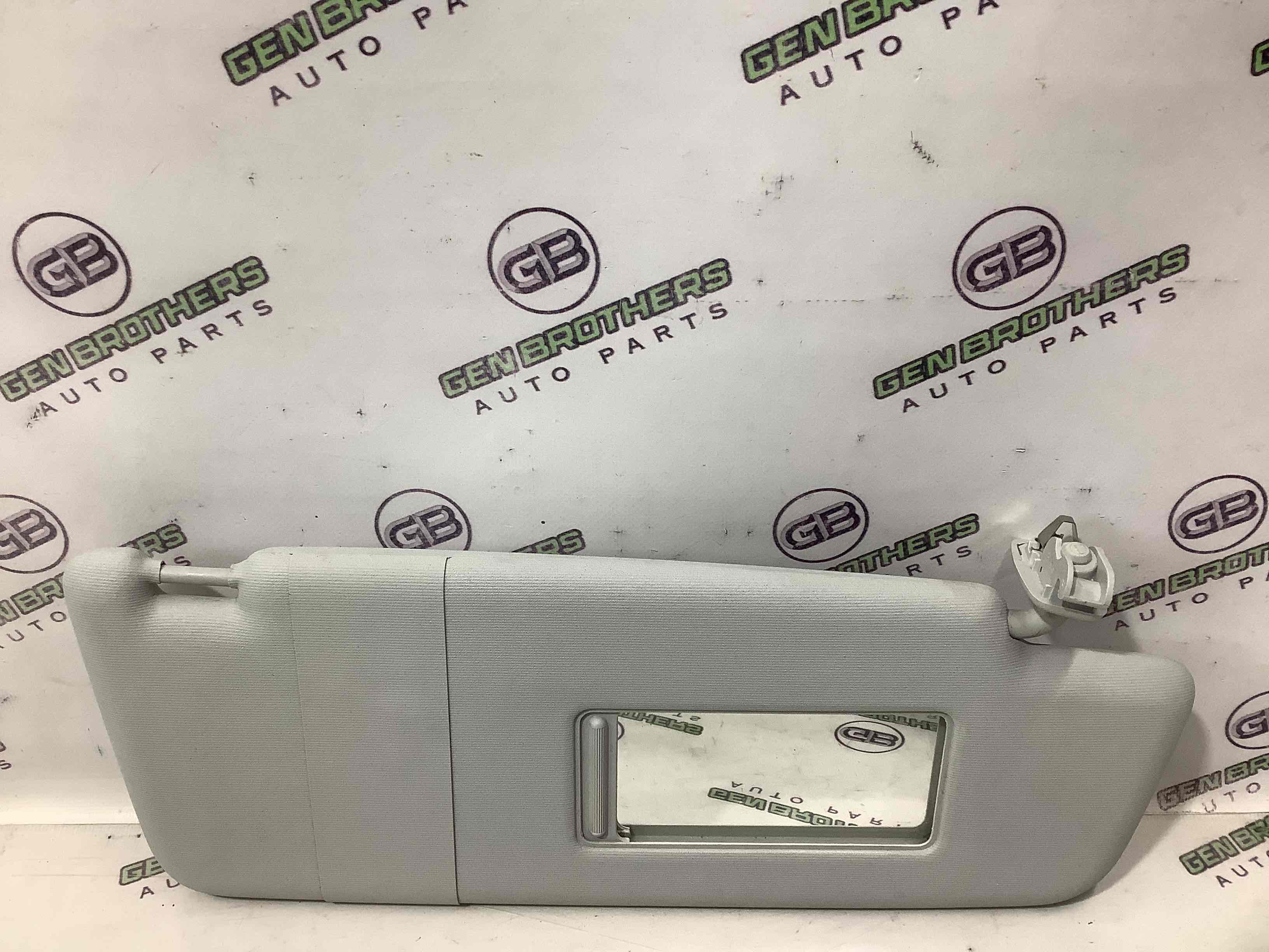 Козирок сонцезахисний