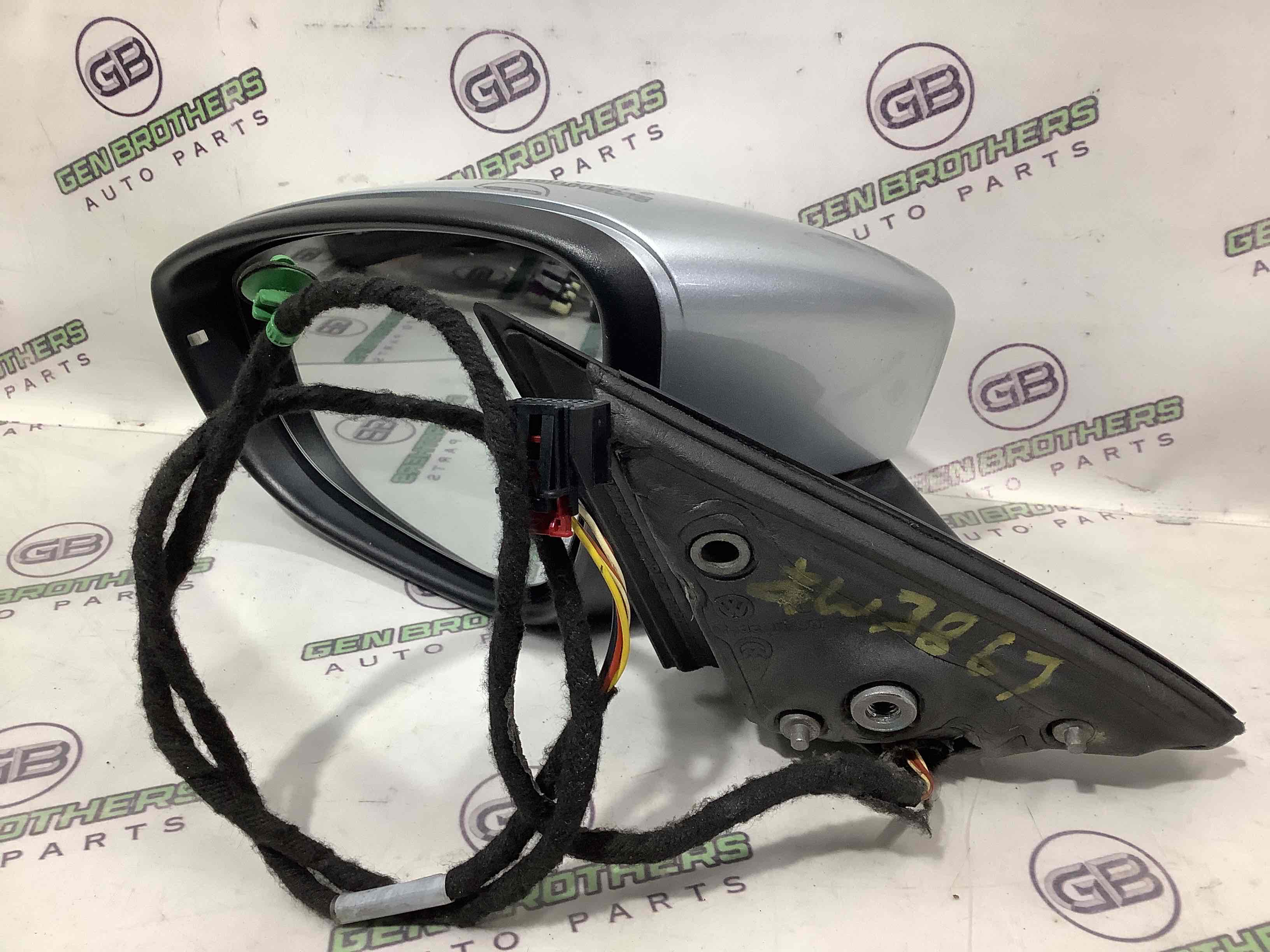 Дзеркало зовнішнє ліве