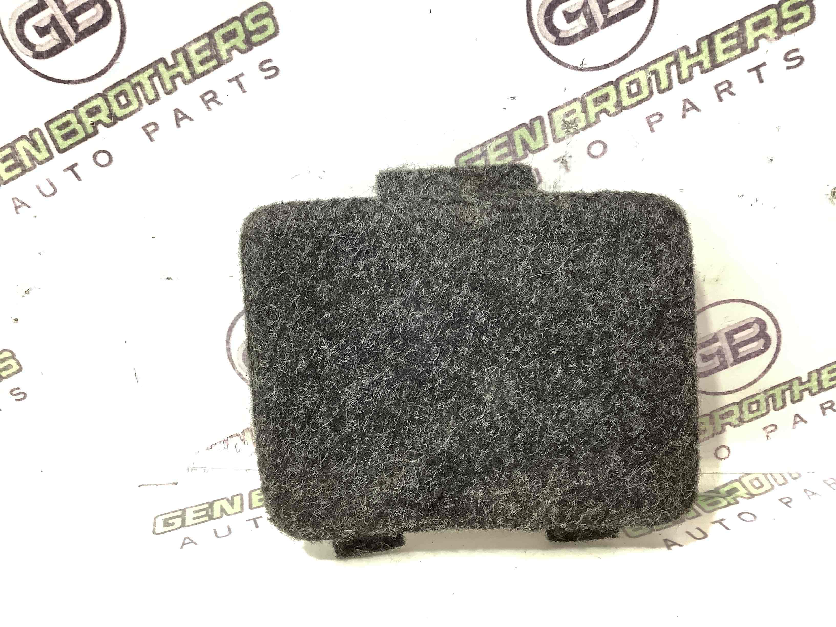 Елементи оздоблення багажника