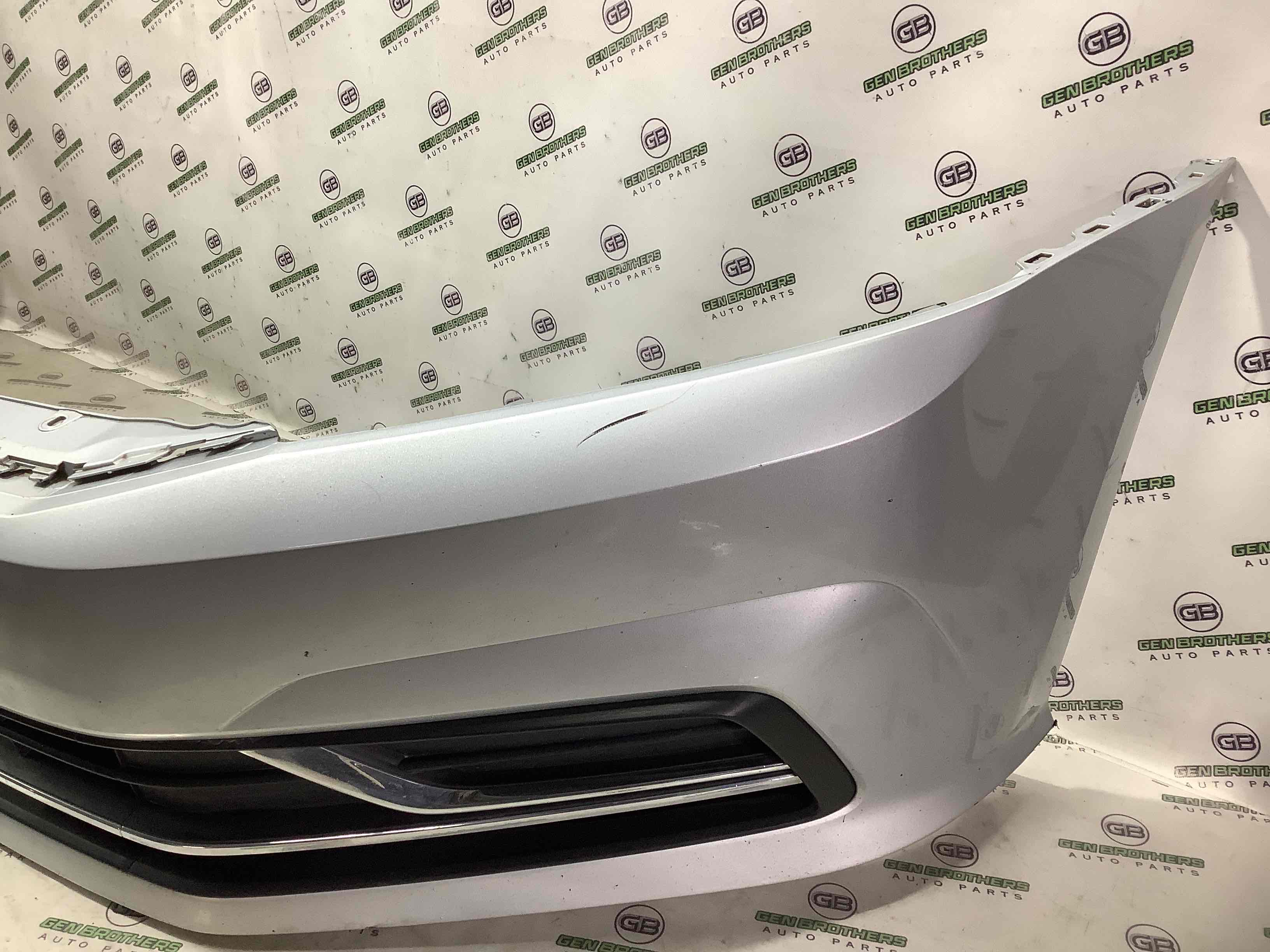 Бампер передній