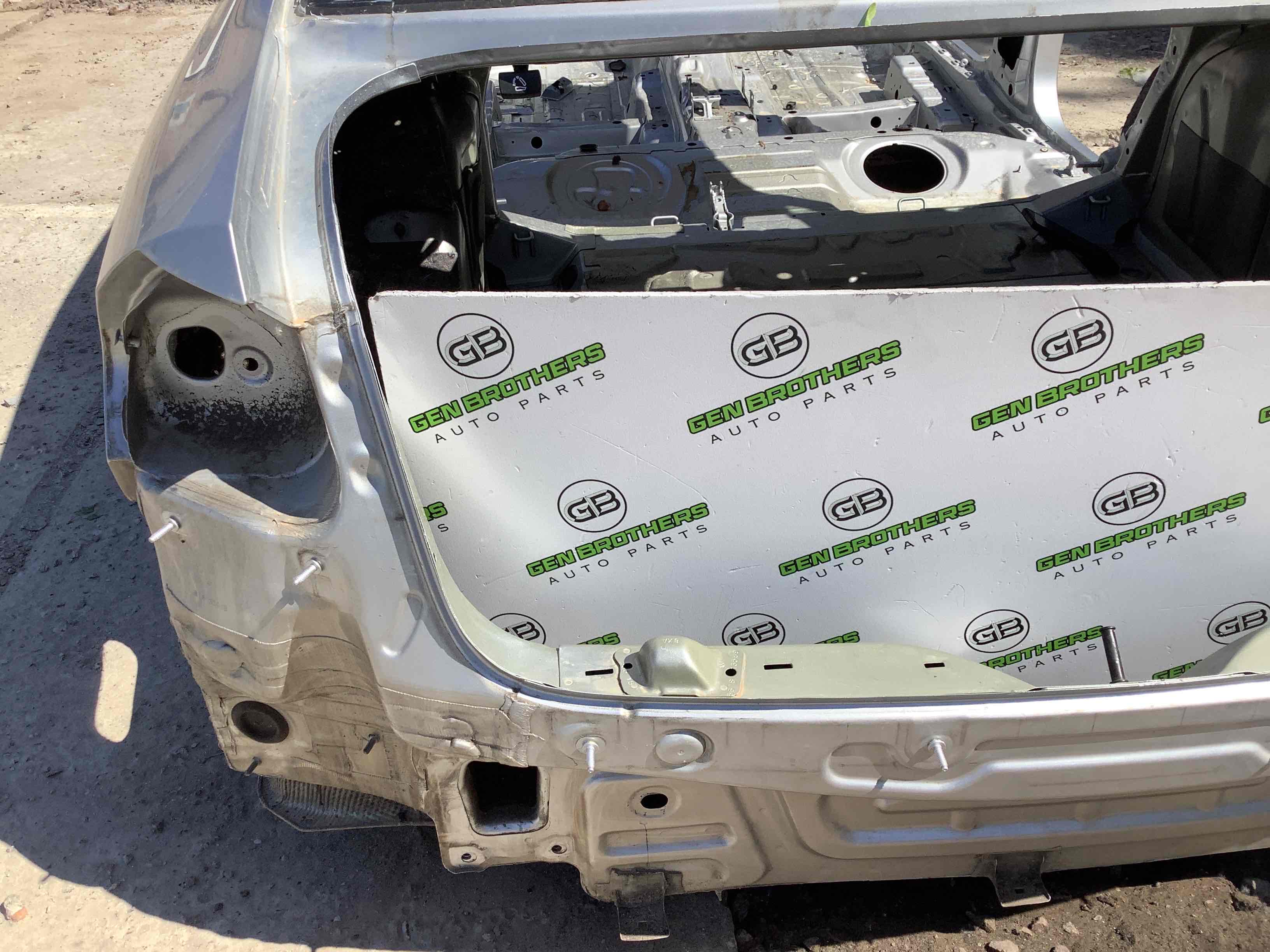 Задня панель