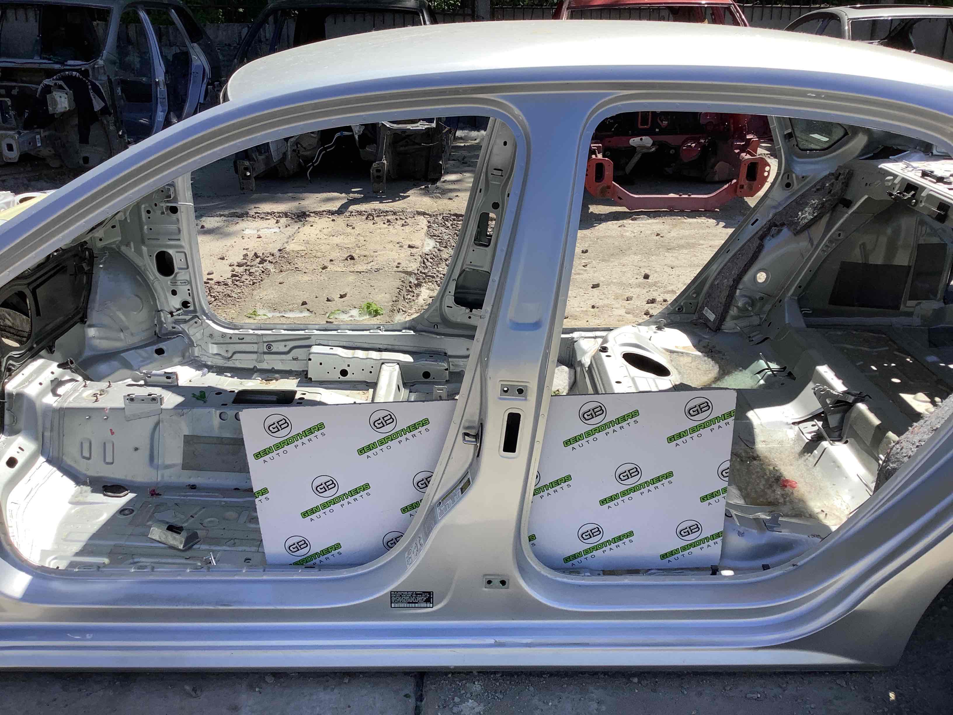 Стійки кузова та пороги