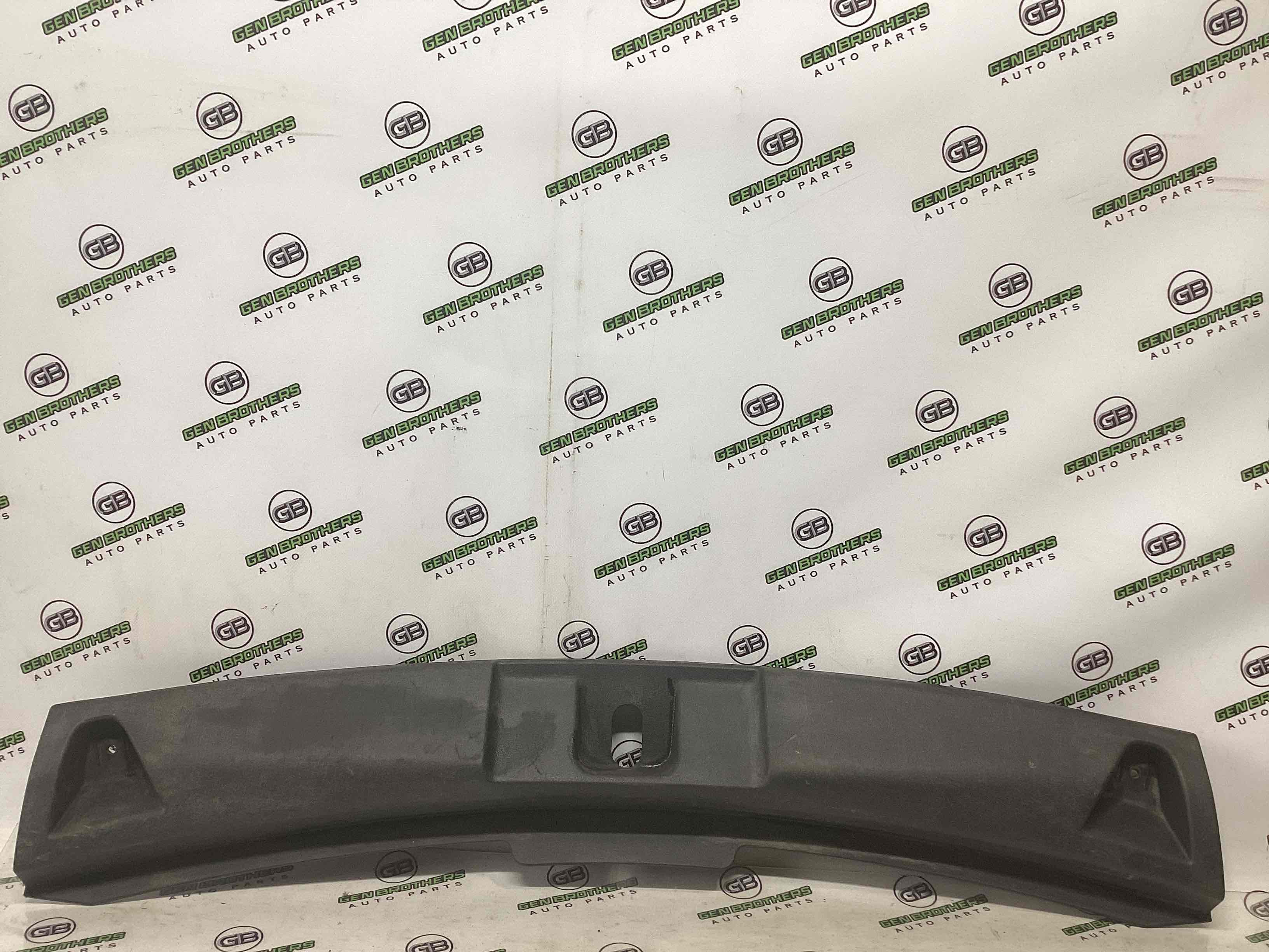 Елементи оздоблення багажника