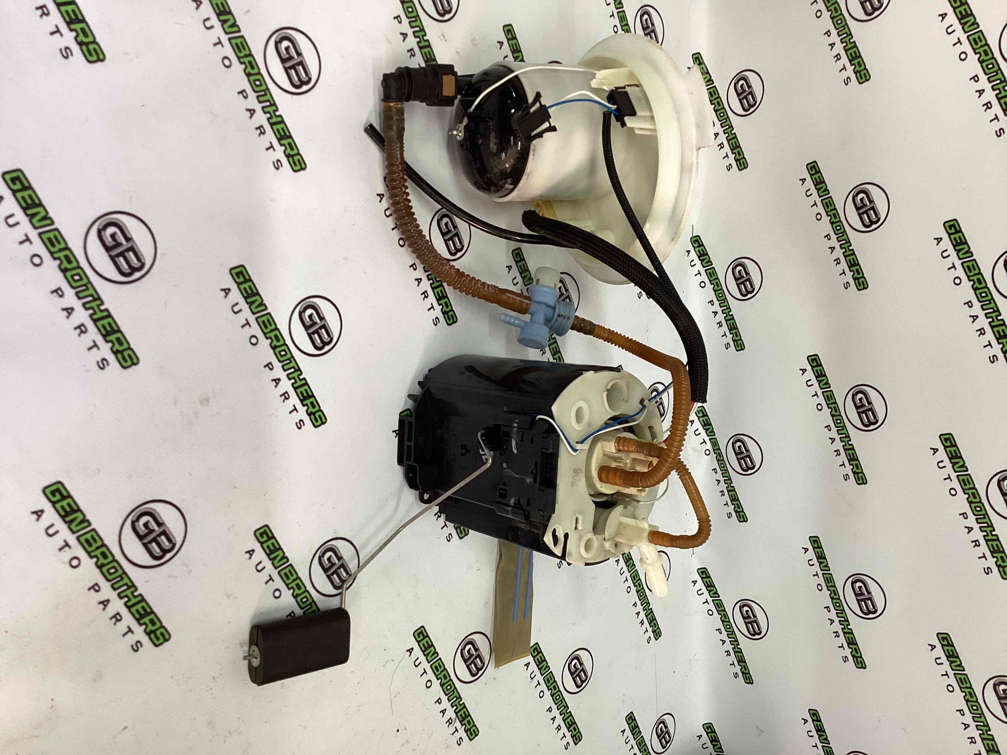 Насос паливний