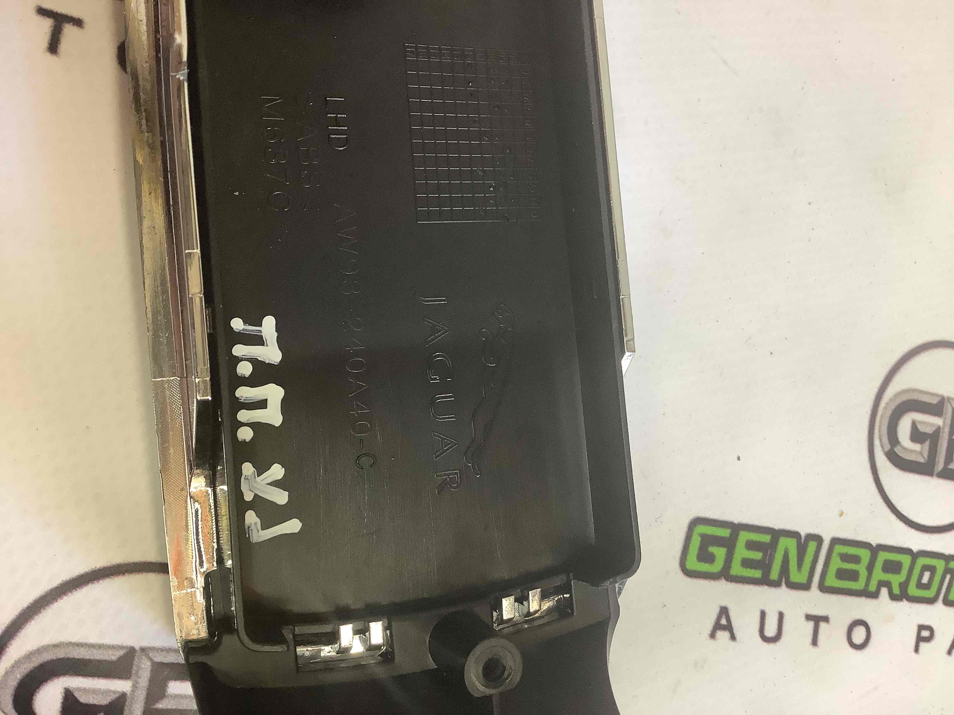 Кнопки керування склопідйомниками