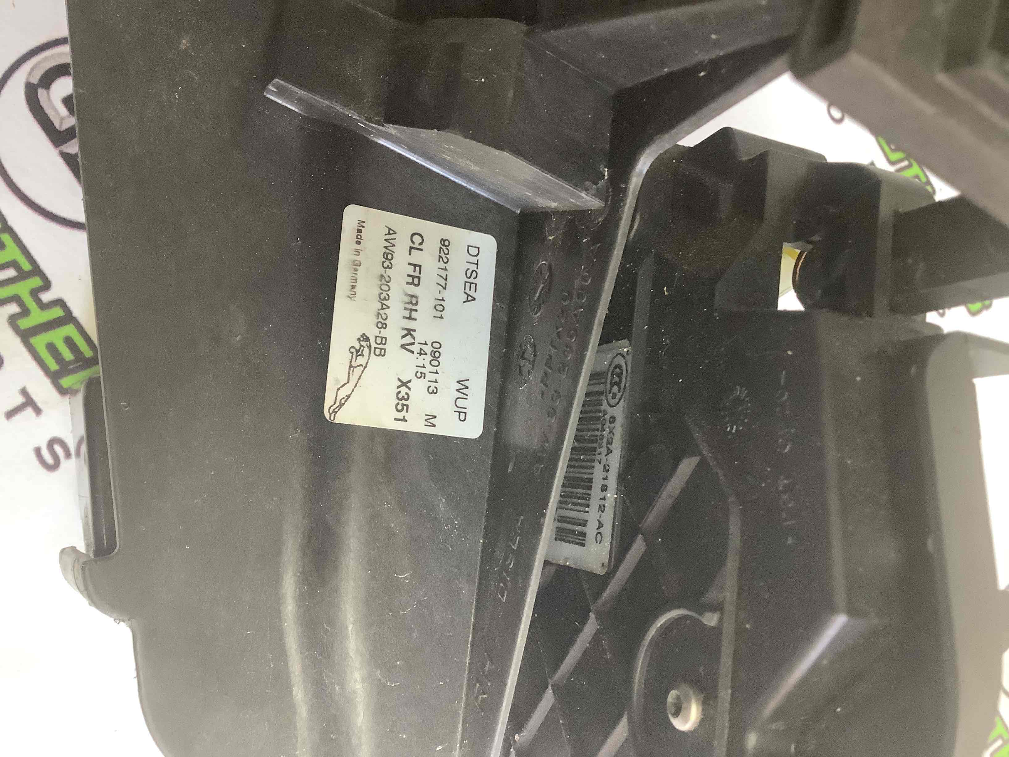 Замок дверей передньої правої