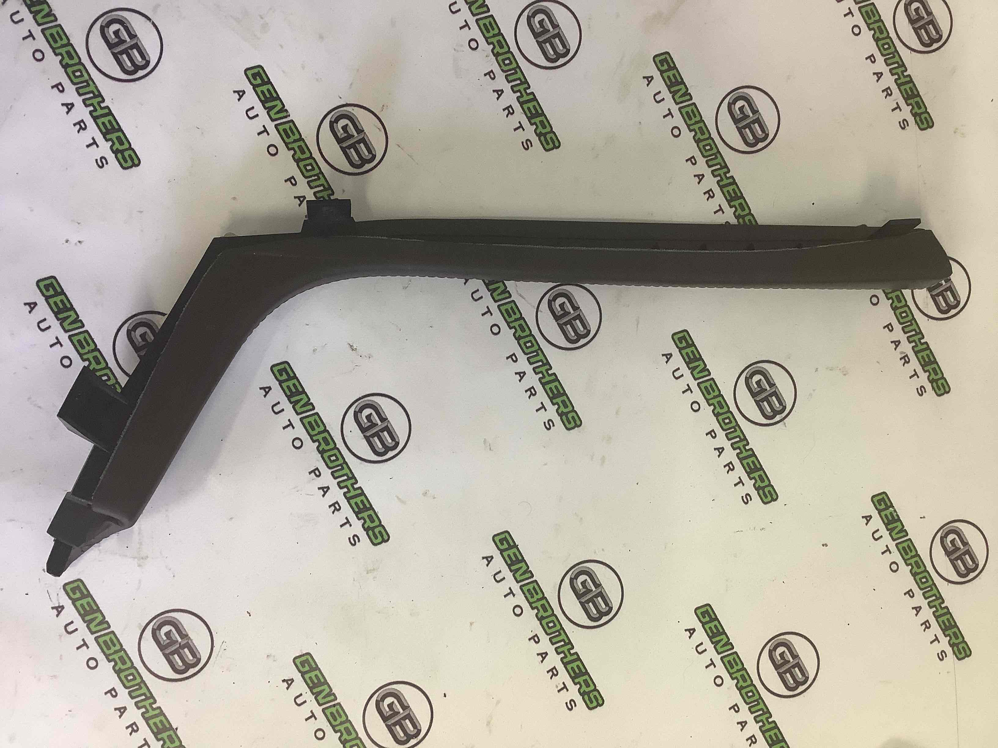 Пластикові елементи салону