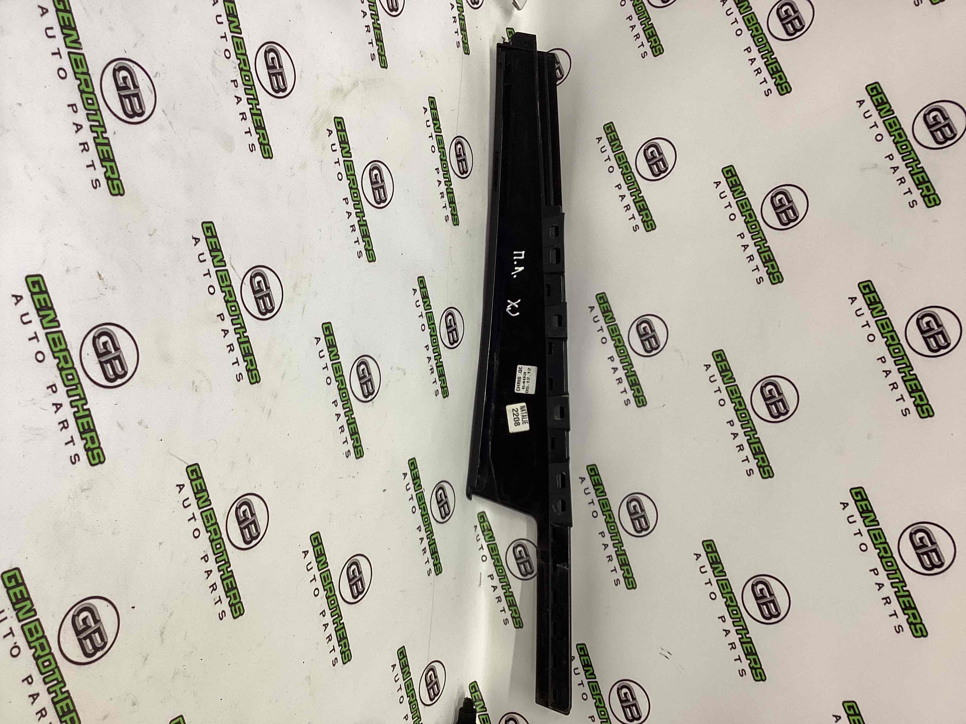 Молдинг двері передньої лівої