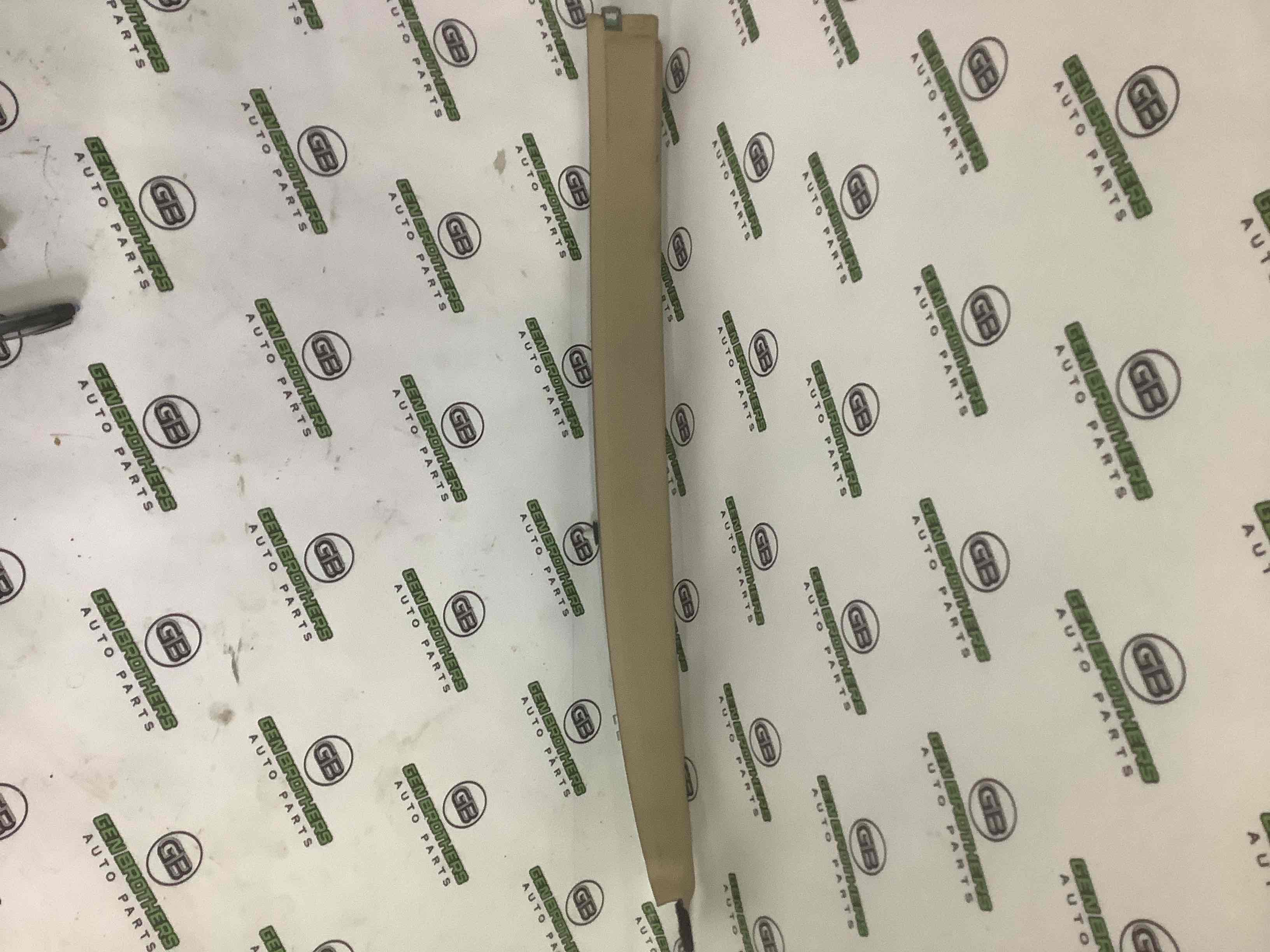 Обшивка задньої стійки ліва