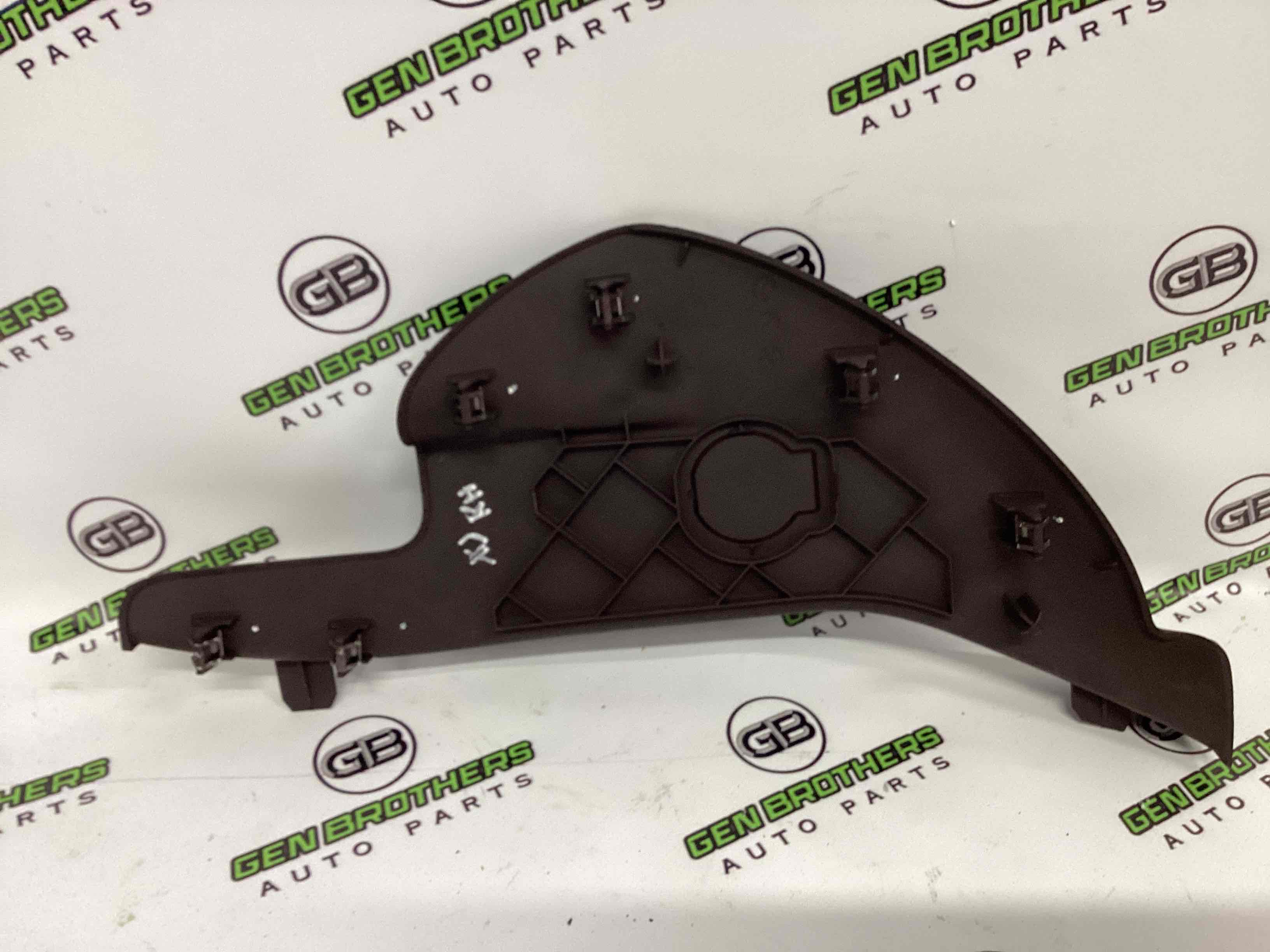 Обшивка панелі приладів торпедо