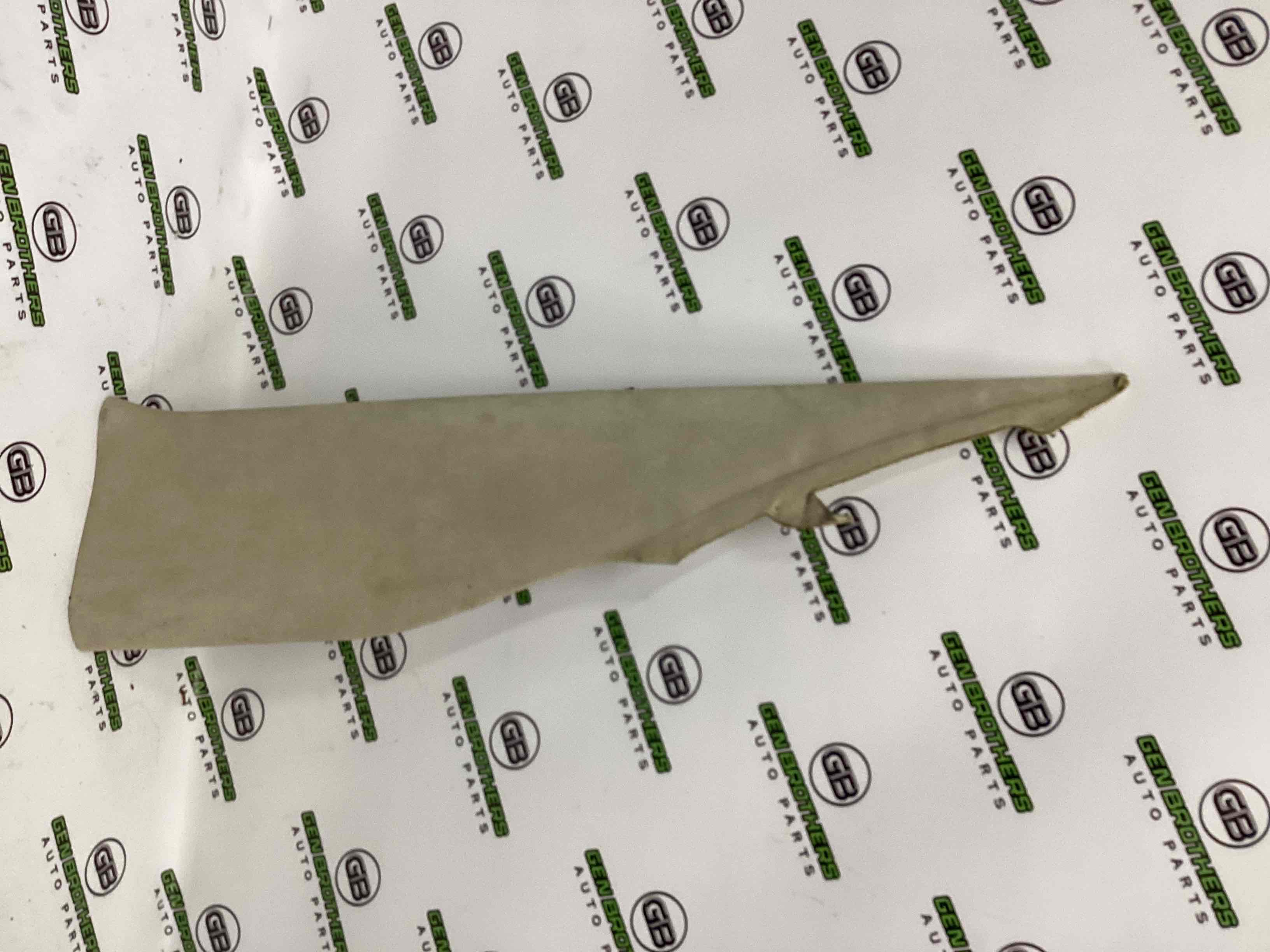 Обшивка задньої стійки права