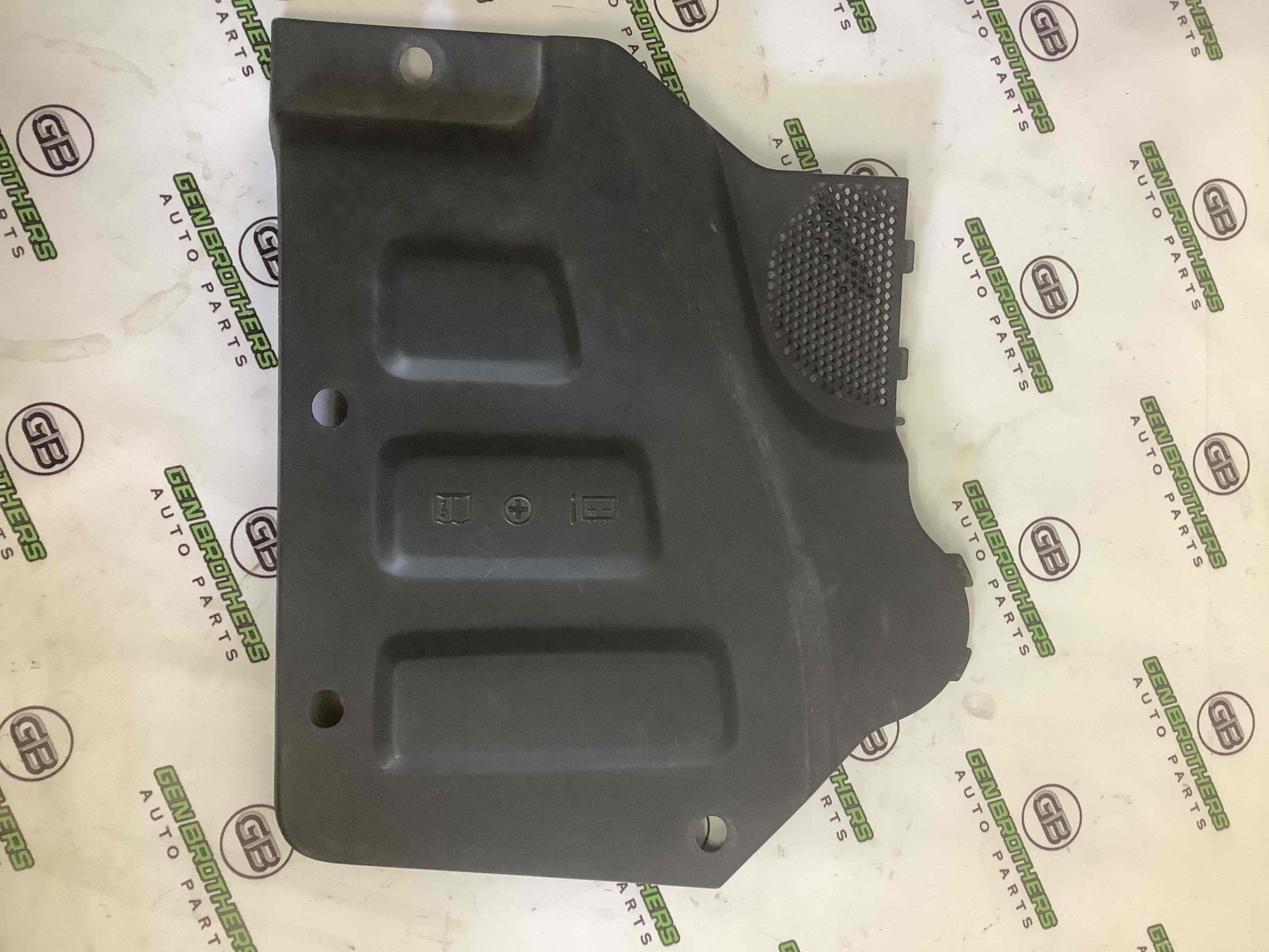 Пластик моторного відсіку