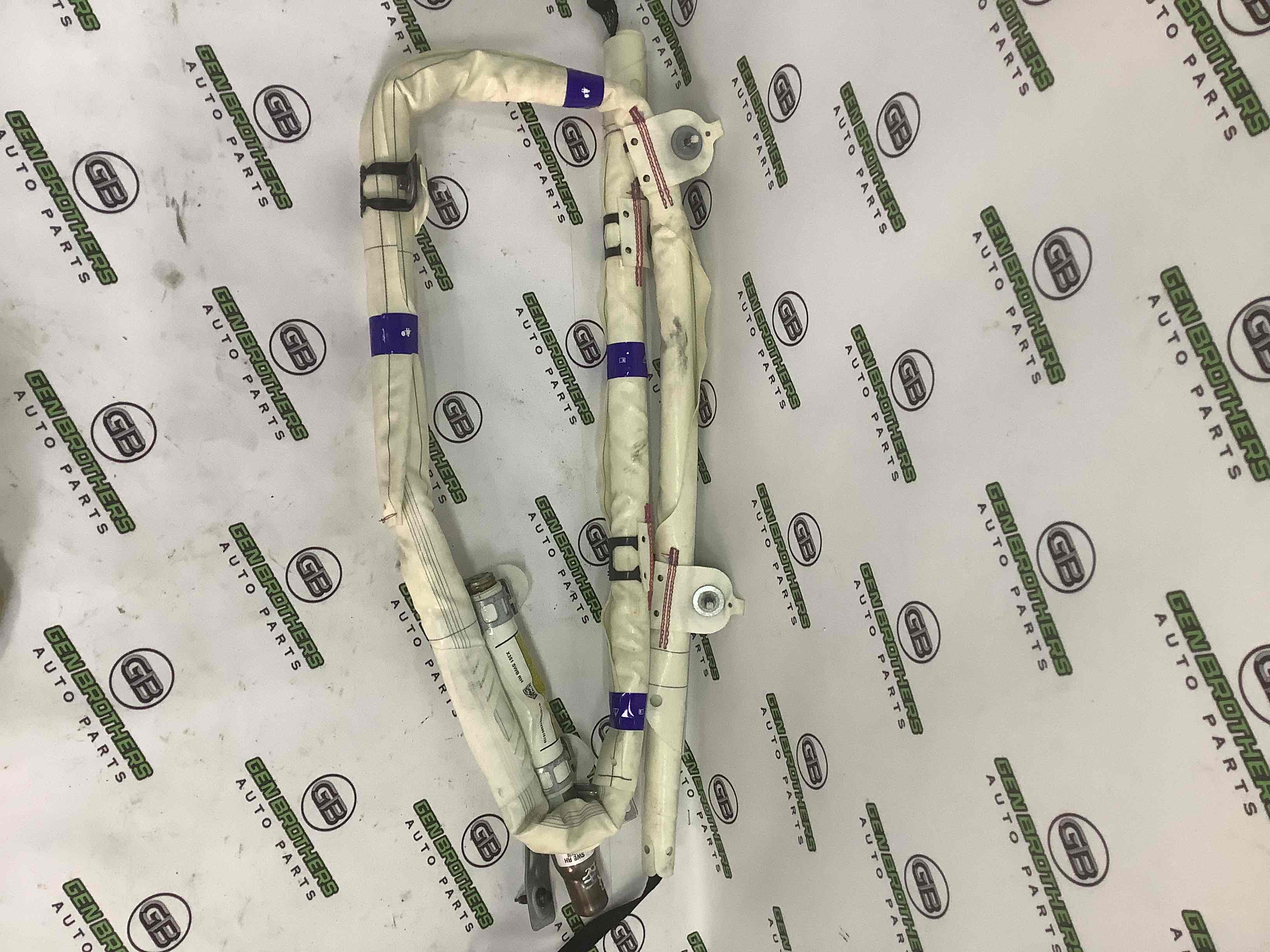 Подушка безпеки збоку шторка