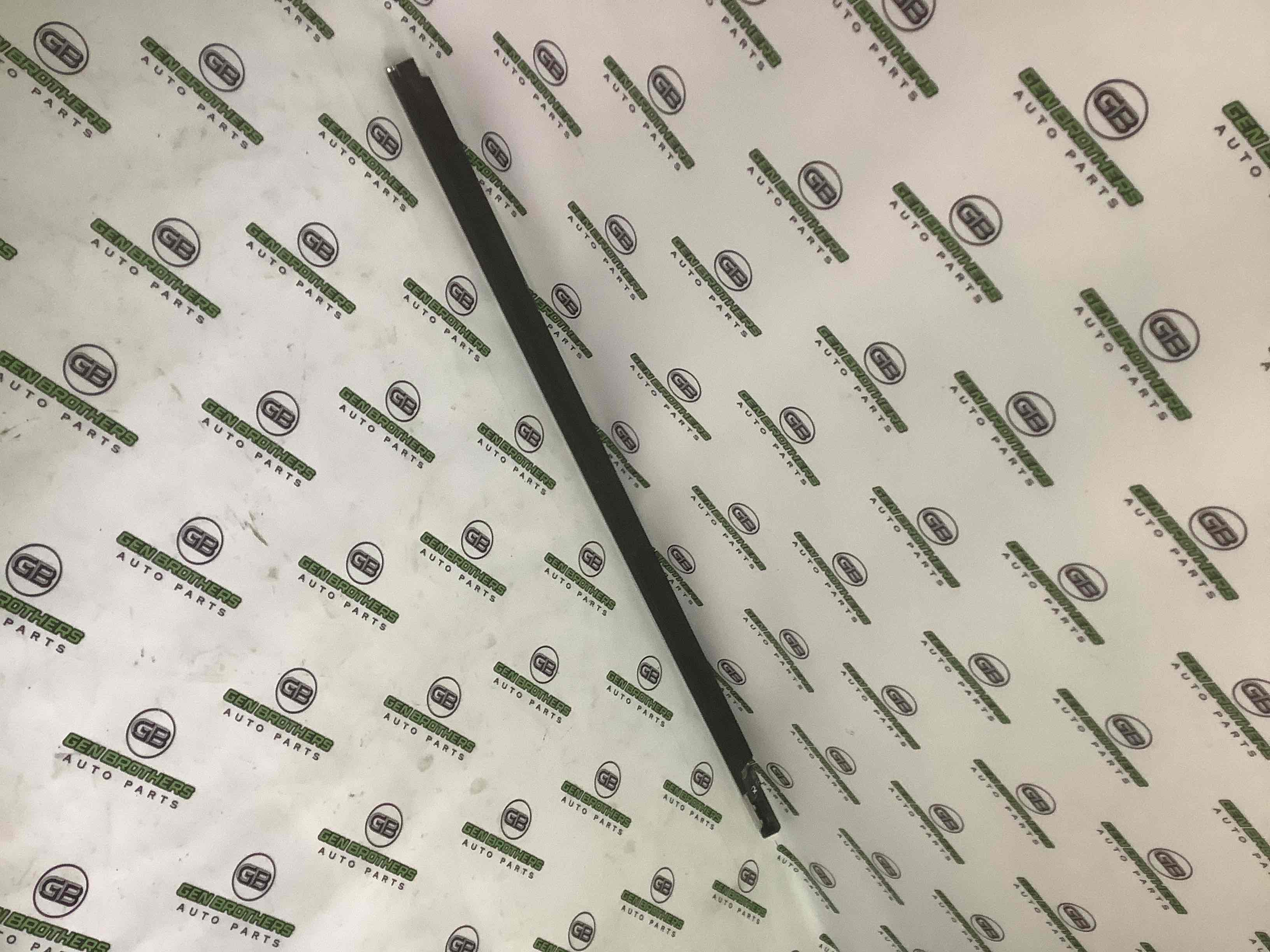 Молдинг двері передньої правої