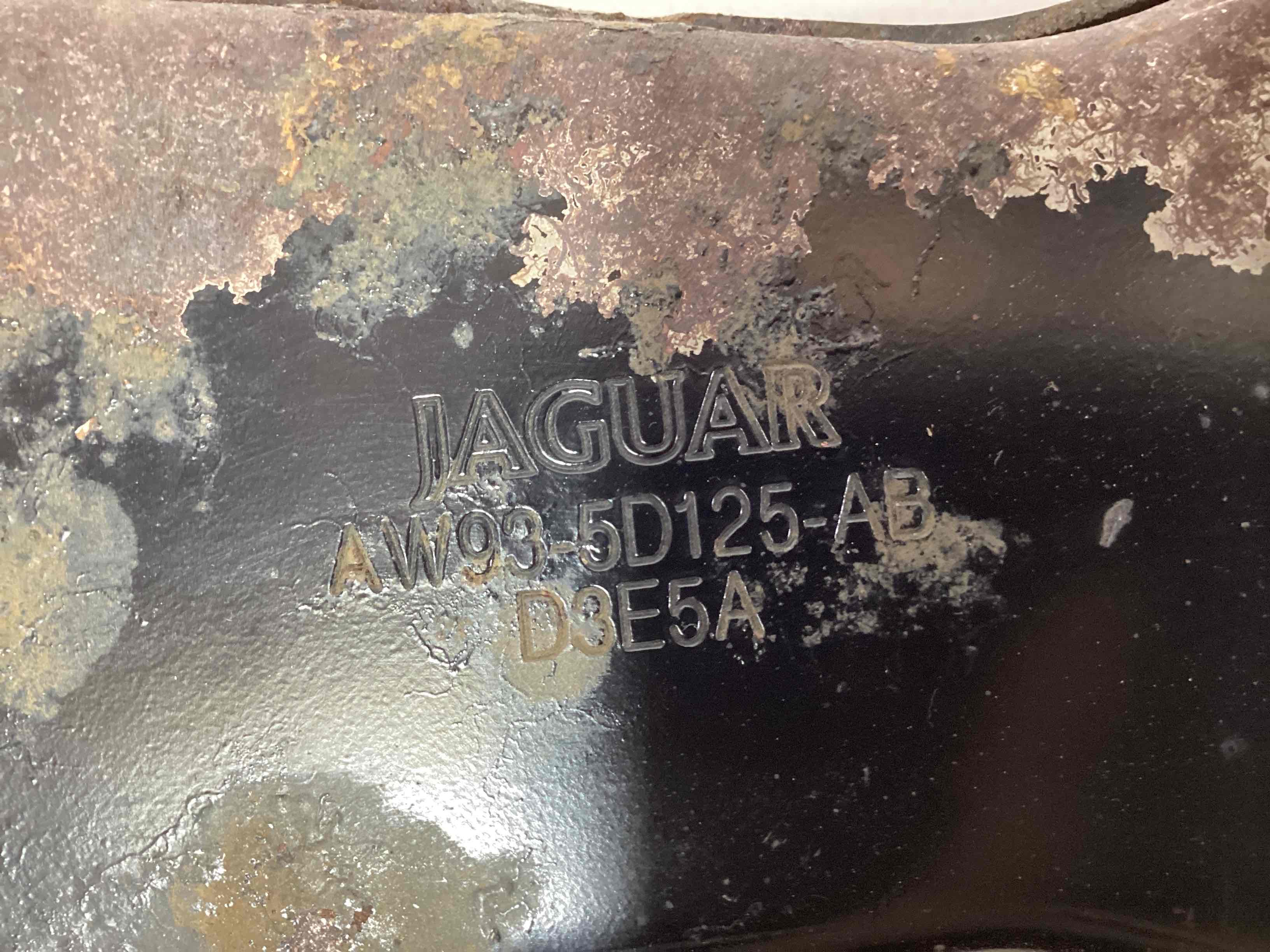 Кронштейн заднього підрамника