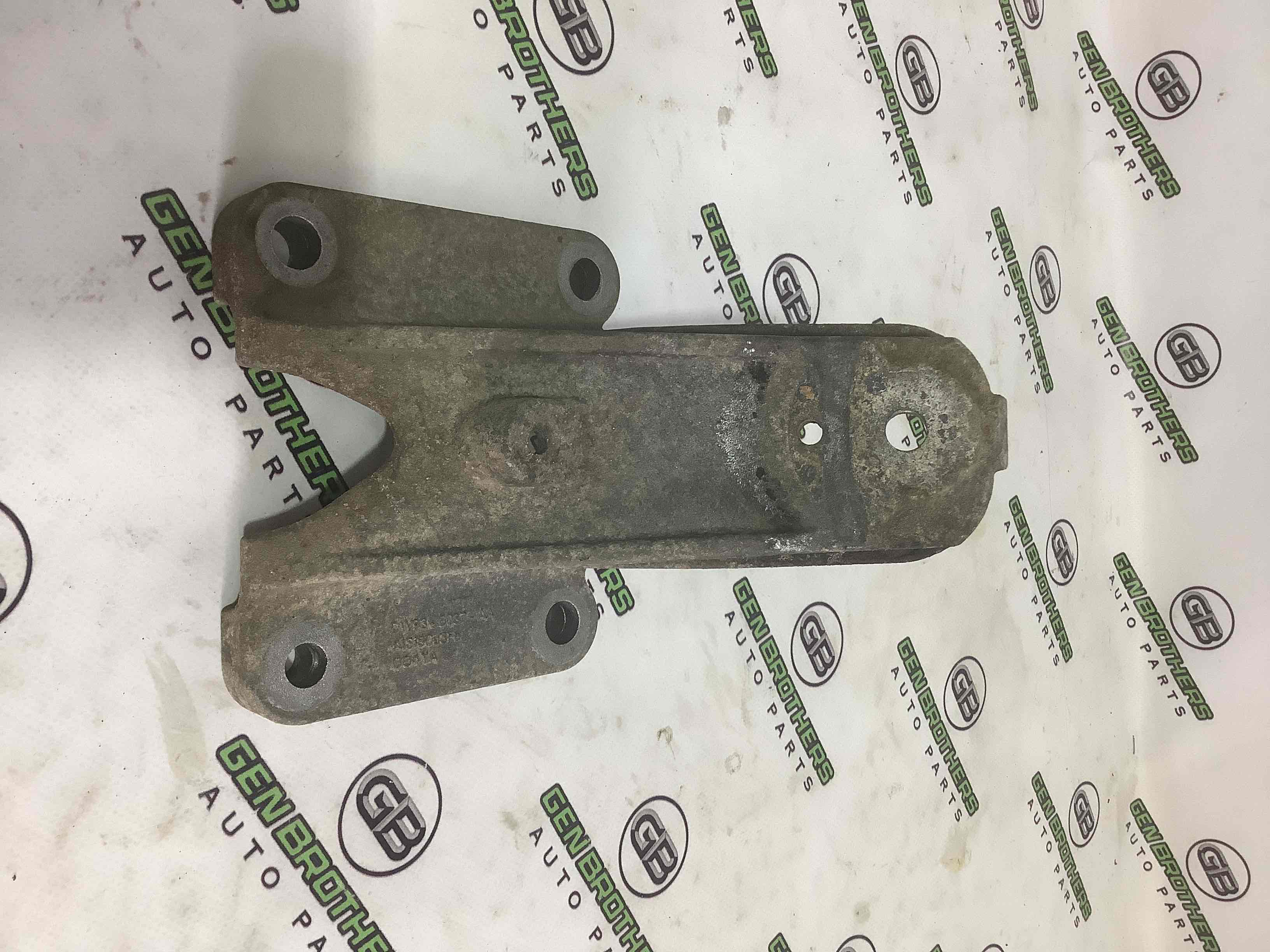 Кронштейн двигуна