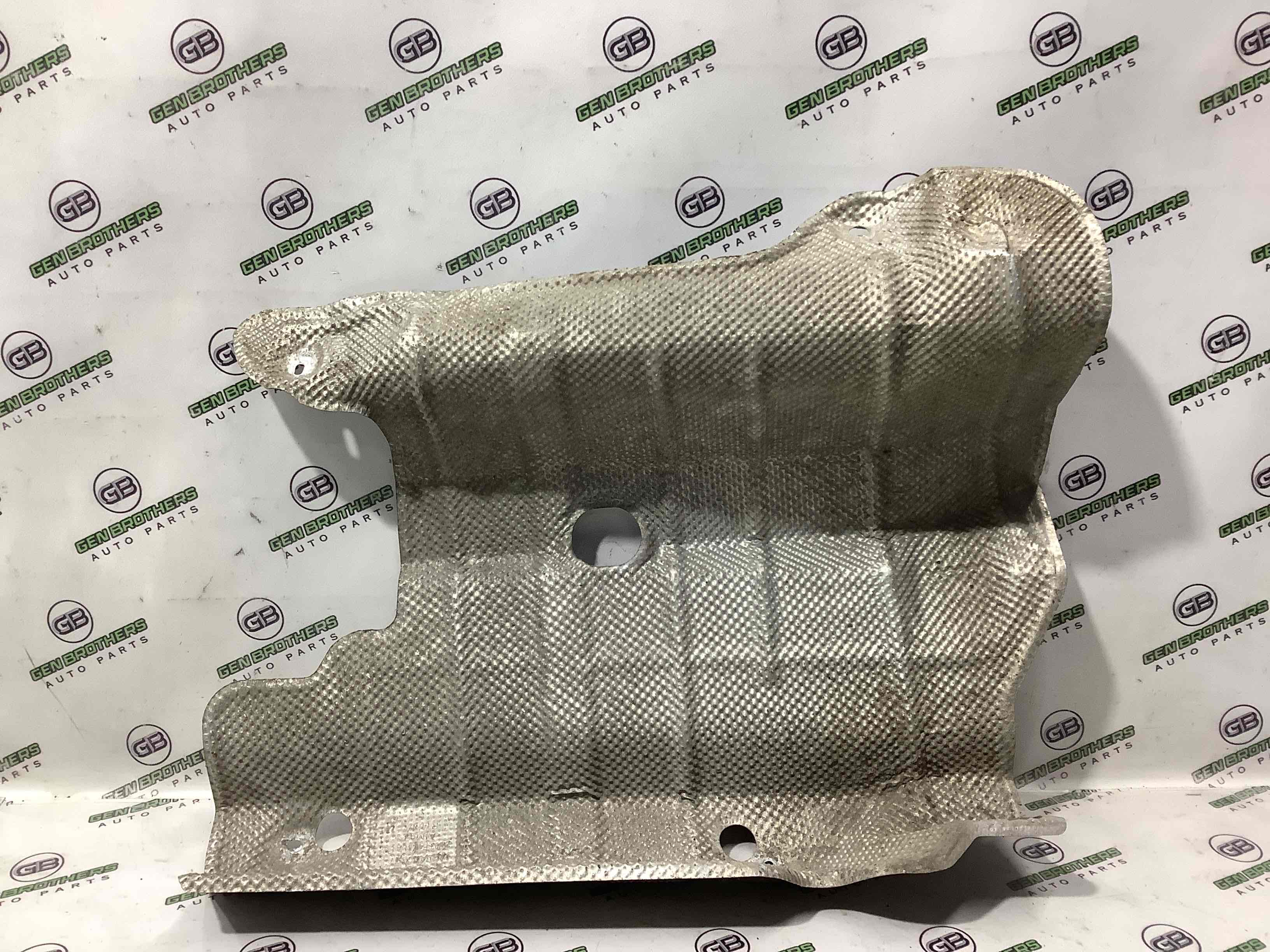 Теплоекран, пластикові ізолятори