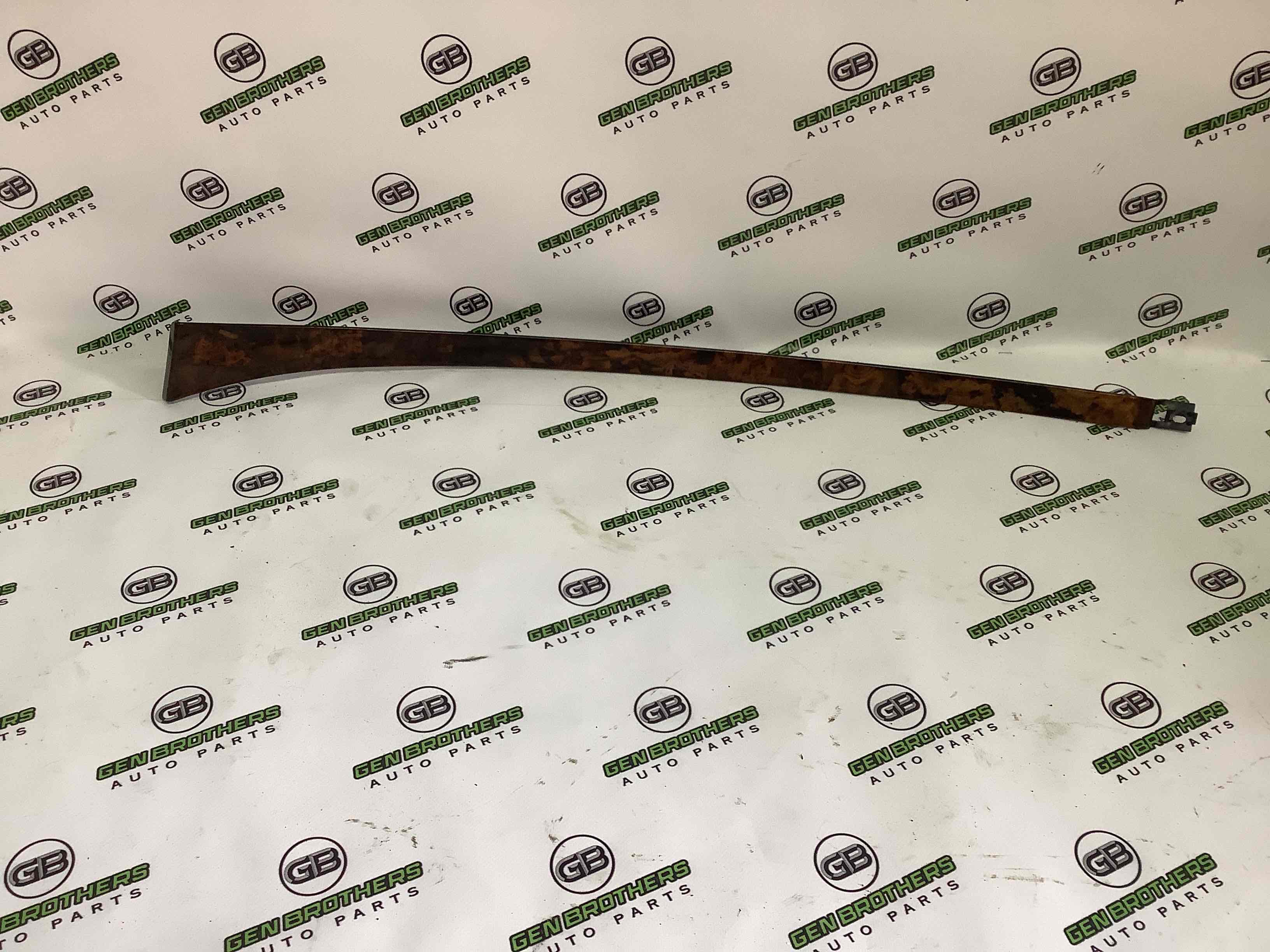 Обшивка панелі приладів торпедо