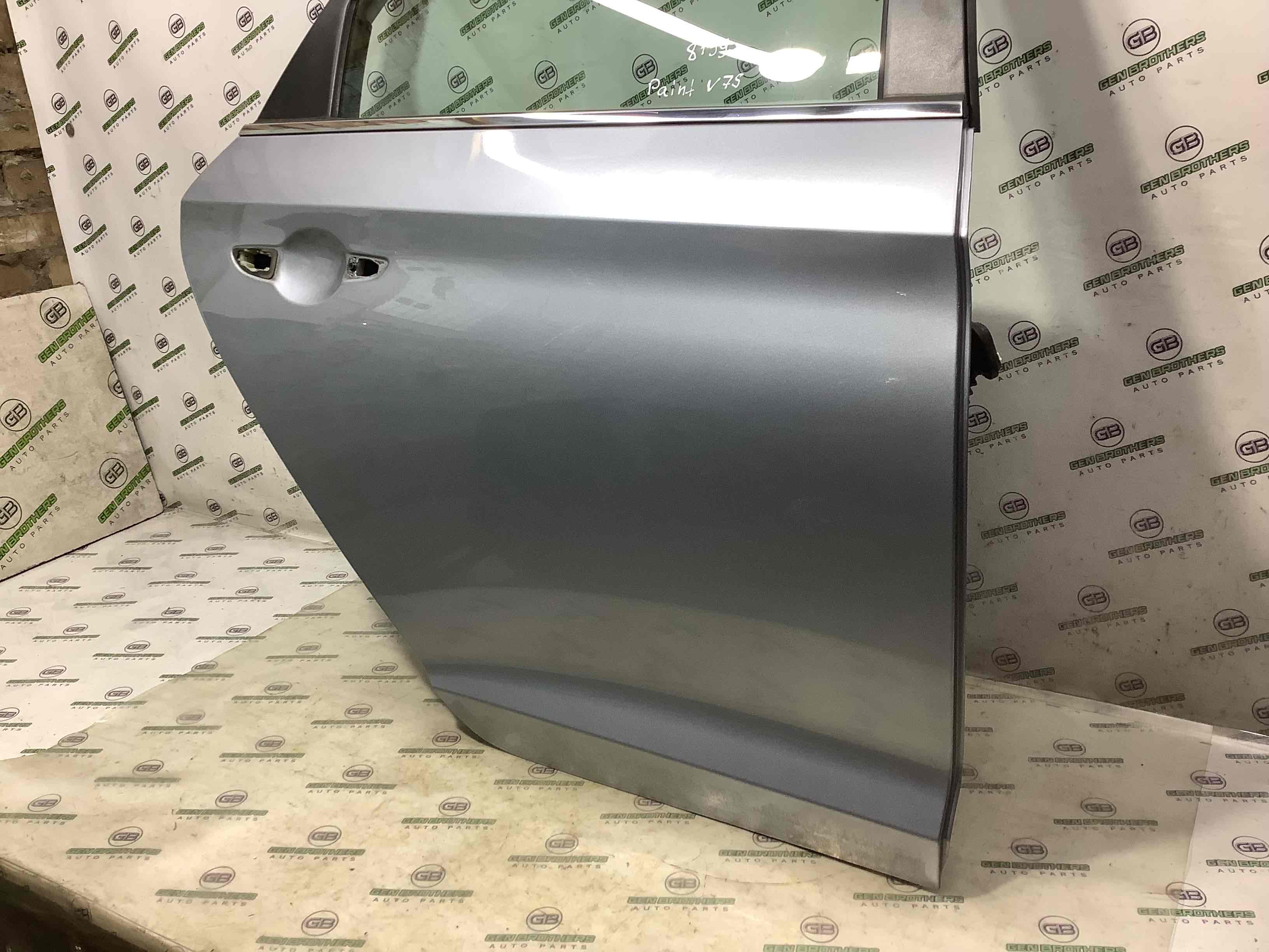 Дверь задняя правая