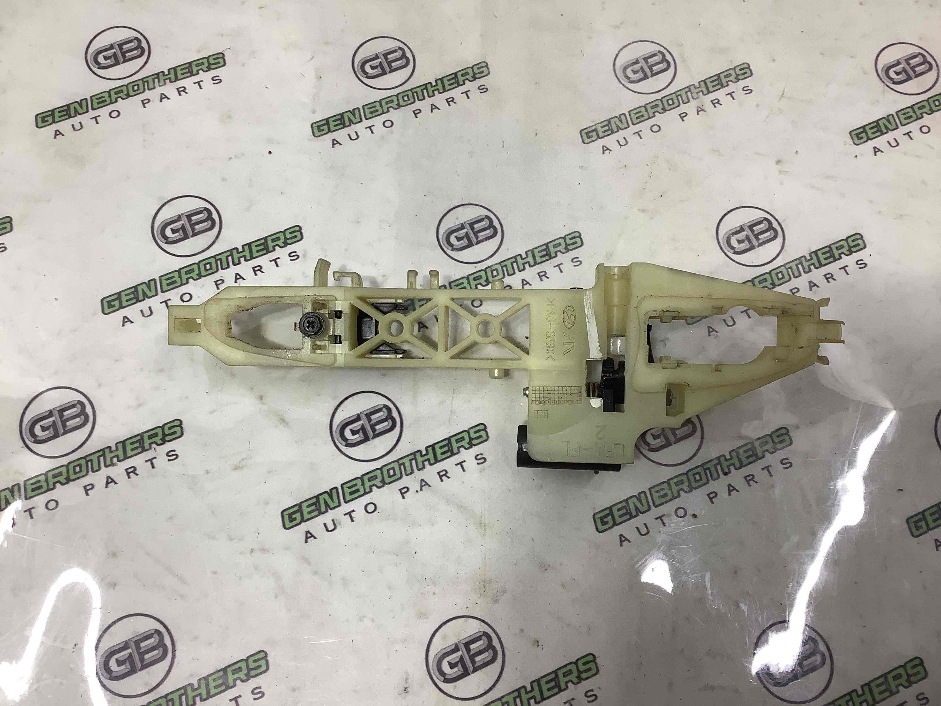 Кронштейн ручки дверей