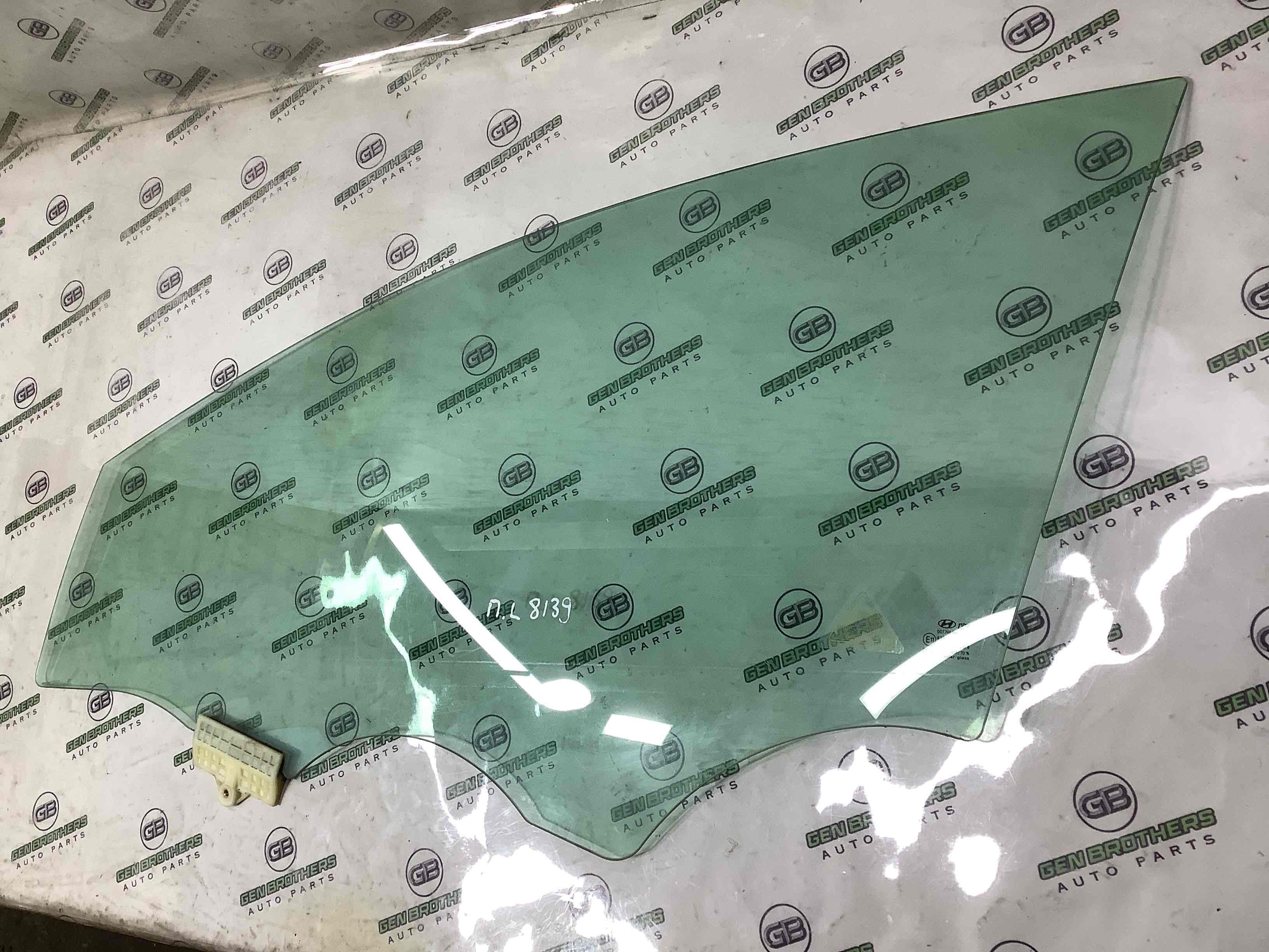 Стекло переднее левое