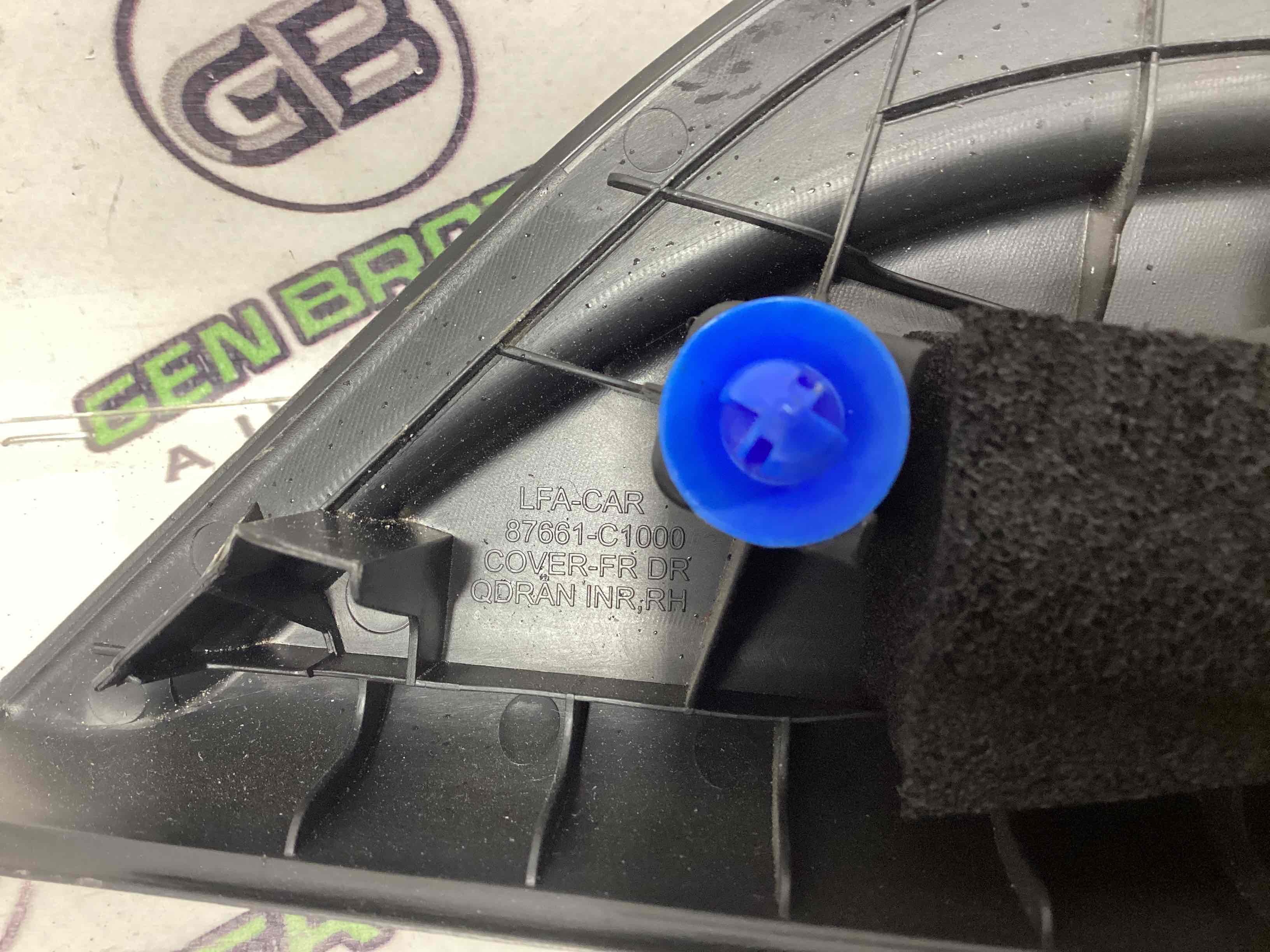 Корпус, накладка, кріплення правого дзеркала