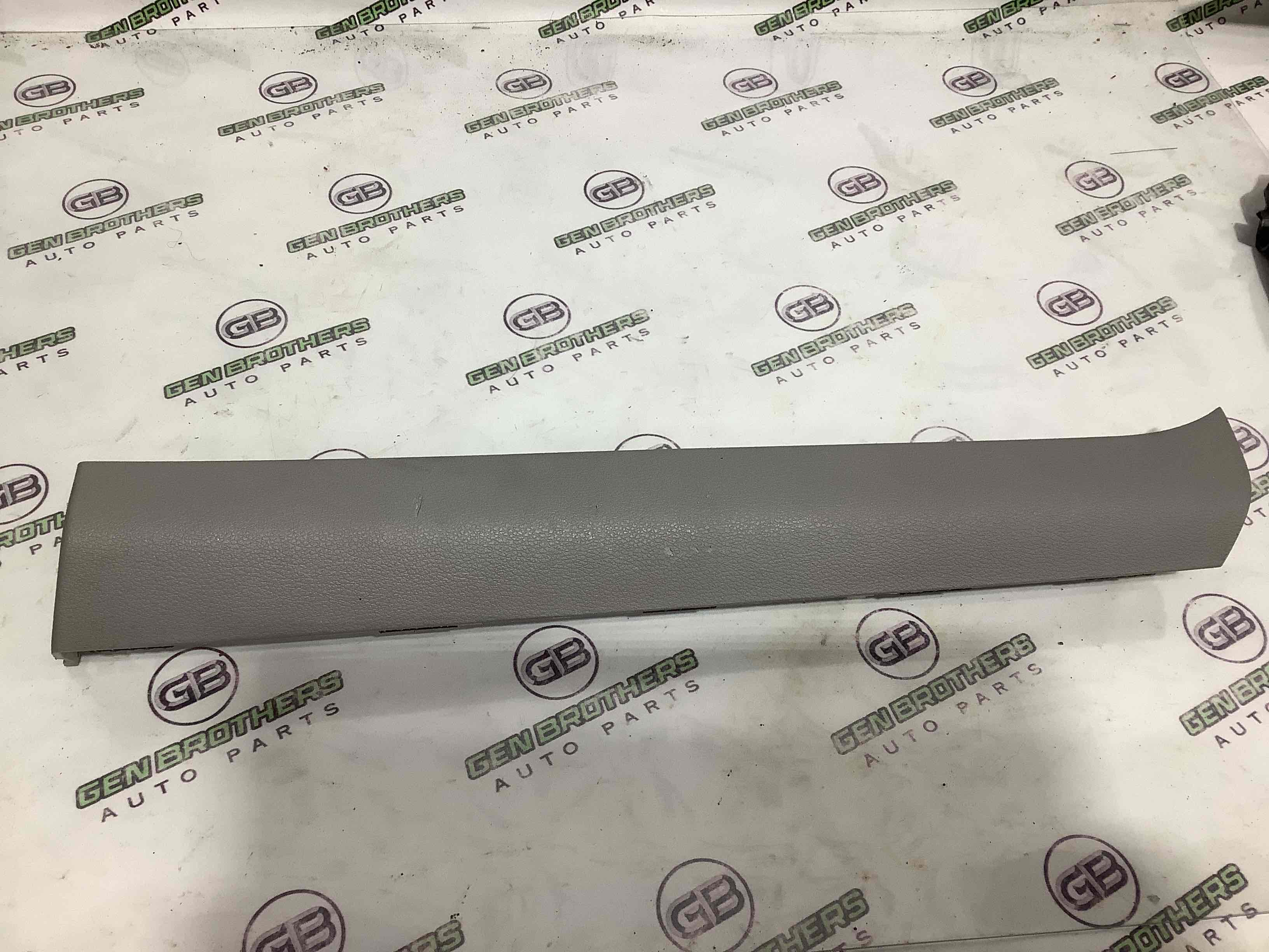 Обшивка панелі приладів торпедо