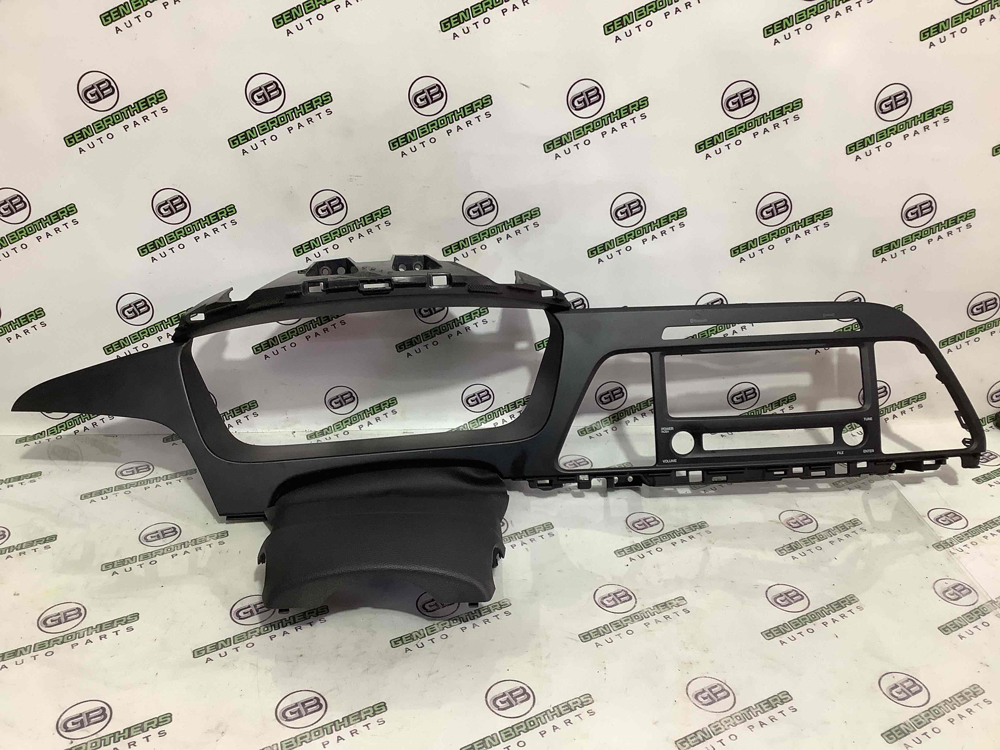 Обшивка панелі приладів торпедо