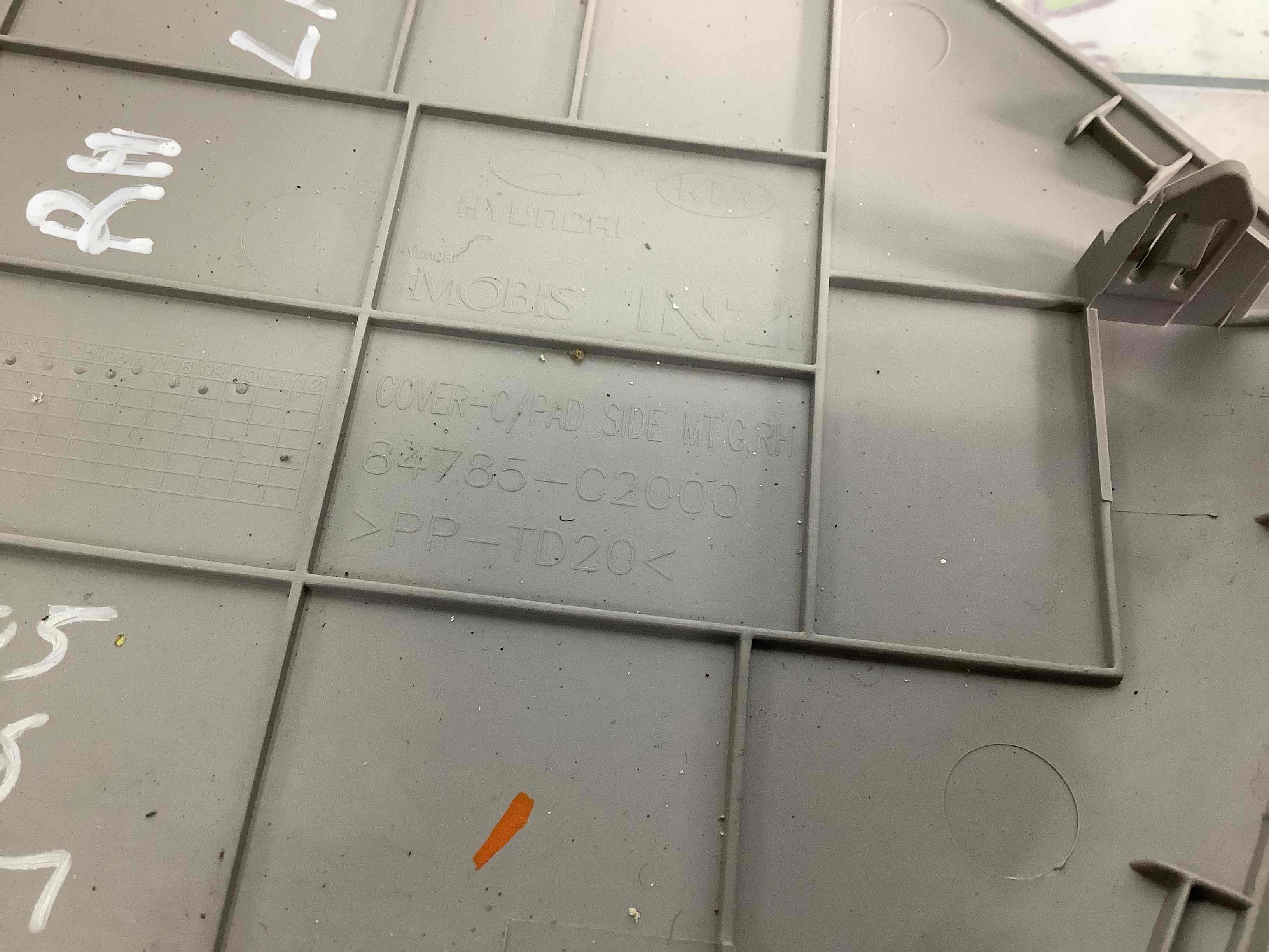 Обшивка панелі приладів торпедо