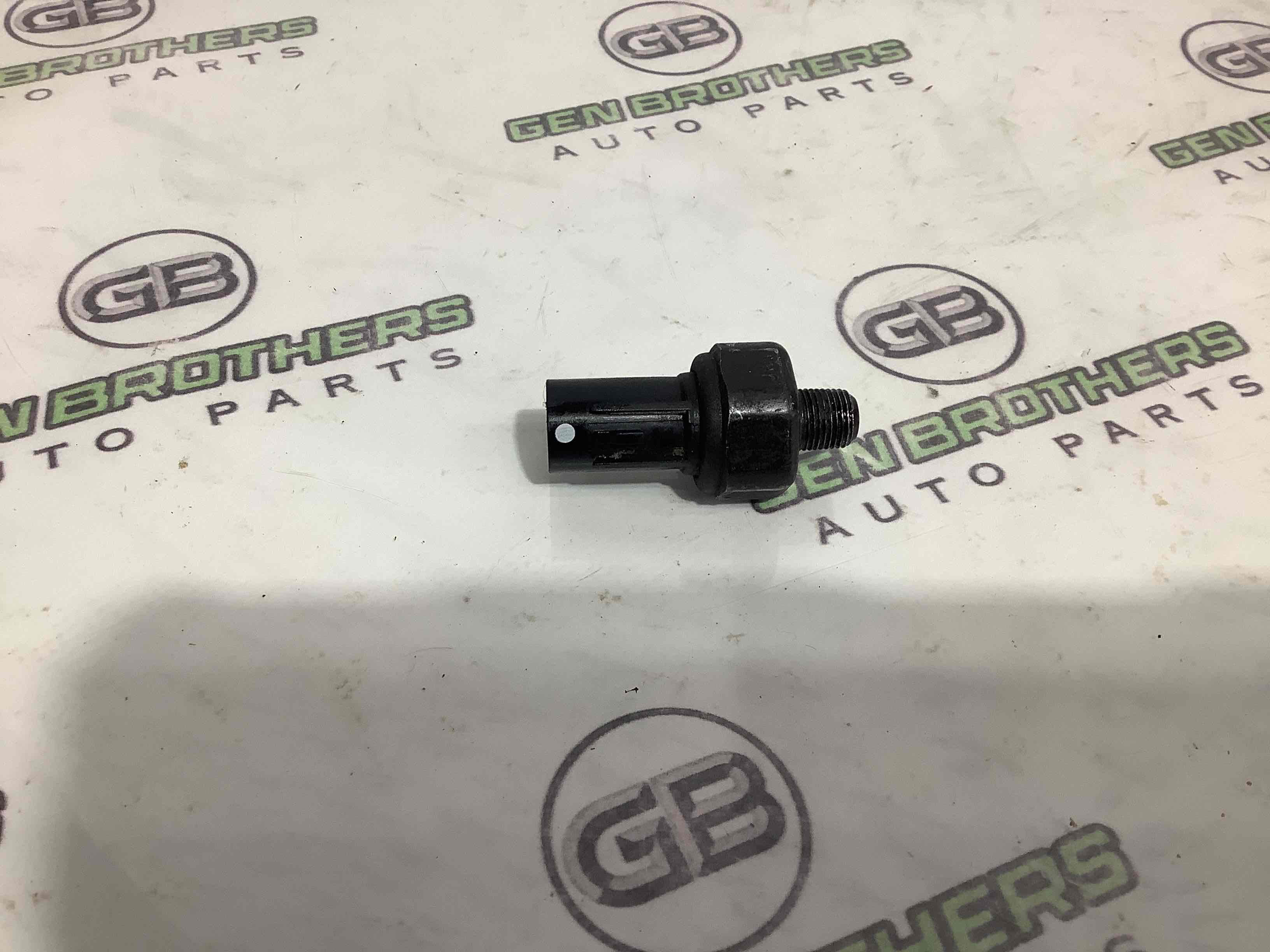 Датчик тиску олії