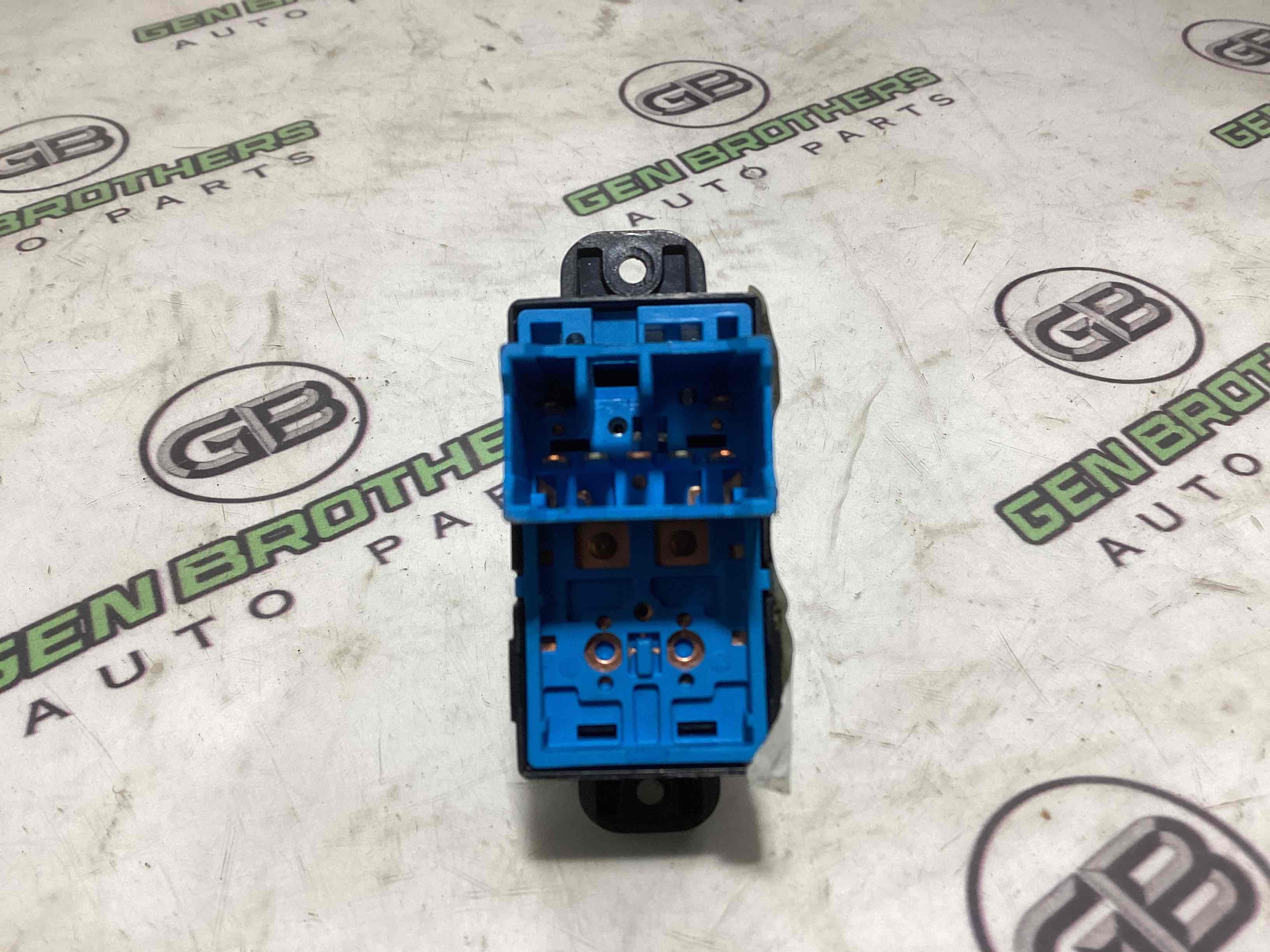 Кнопки керування склопідйомниками