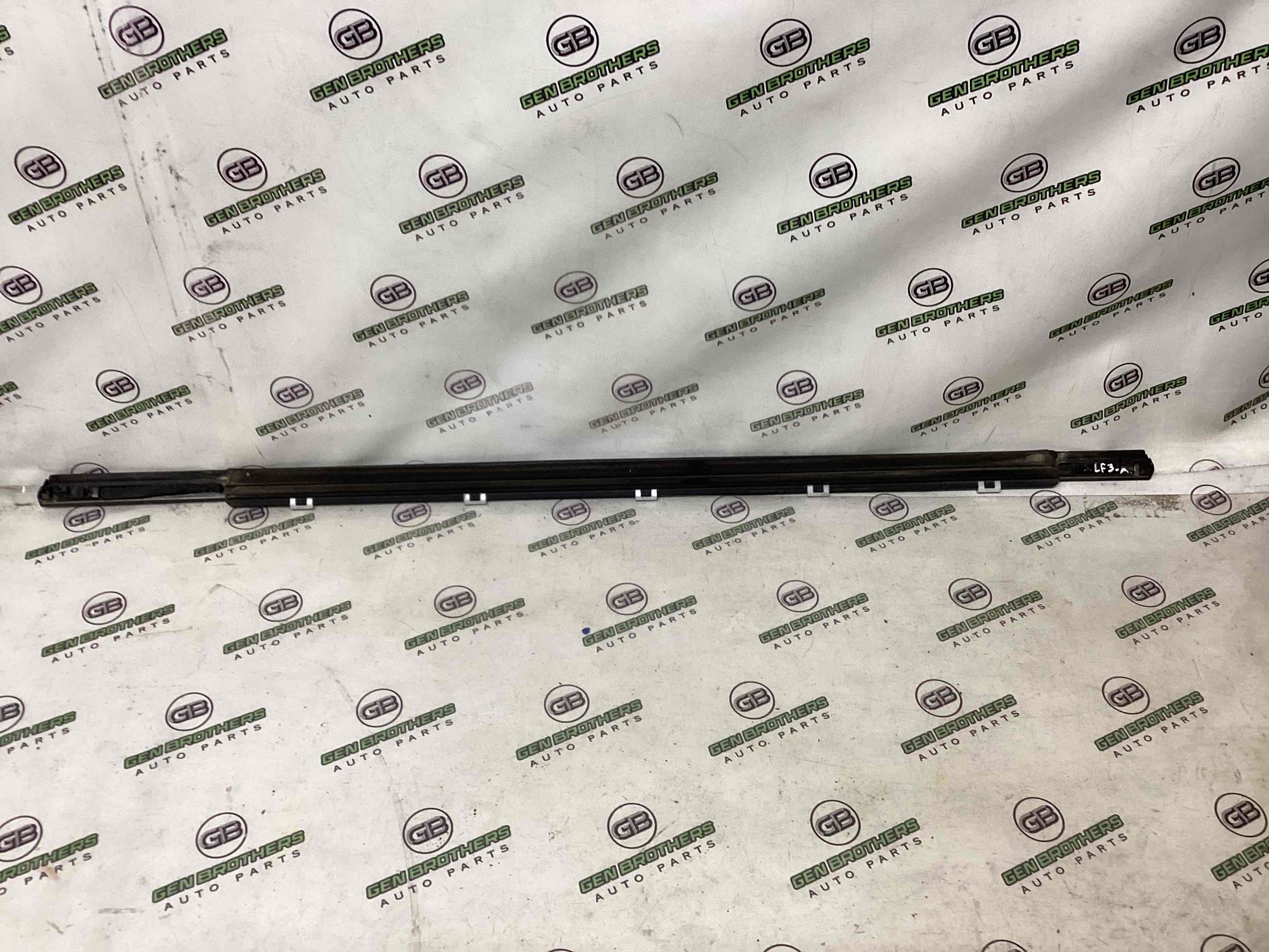 Ущільнювач скла, двері