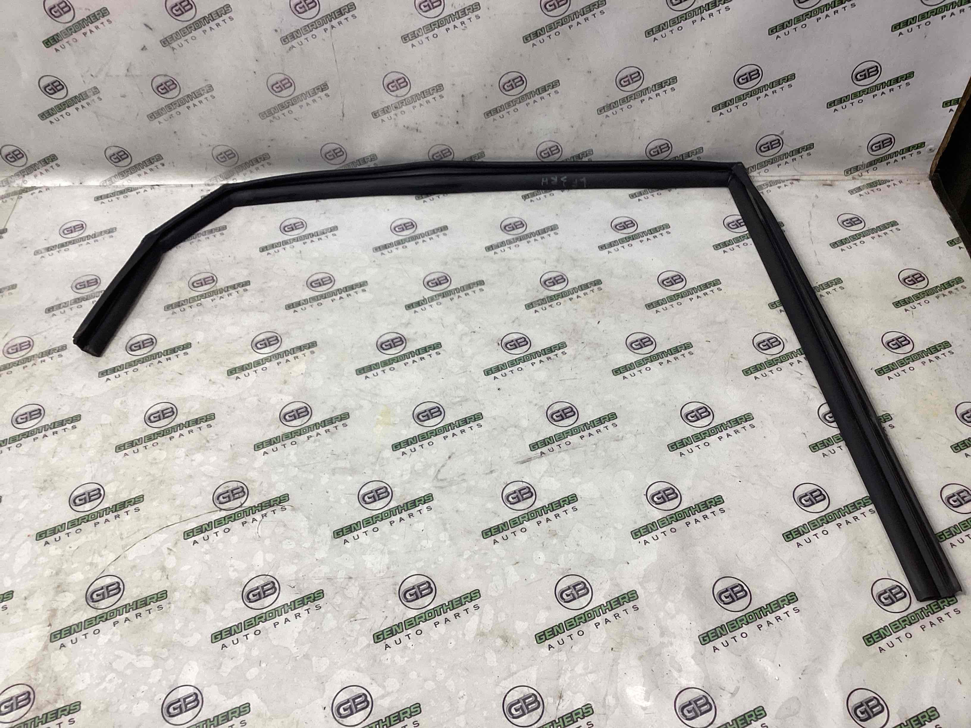 Ущільнювач скла, двері