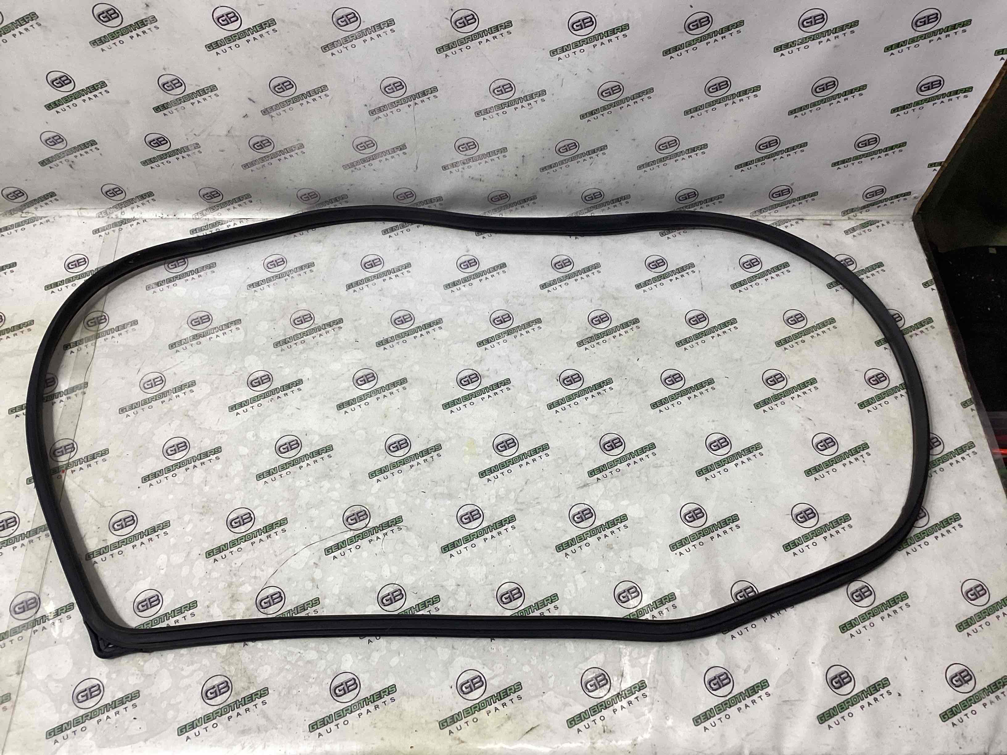 Ущільнювач скла, двері