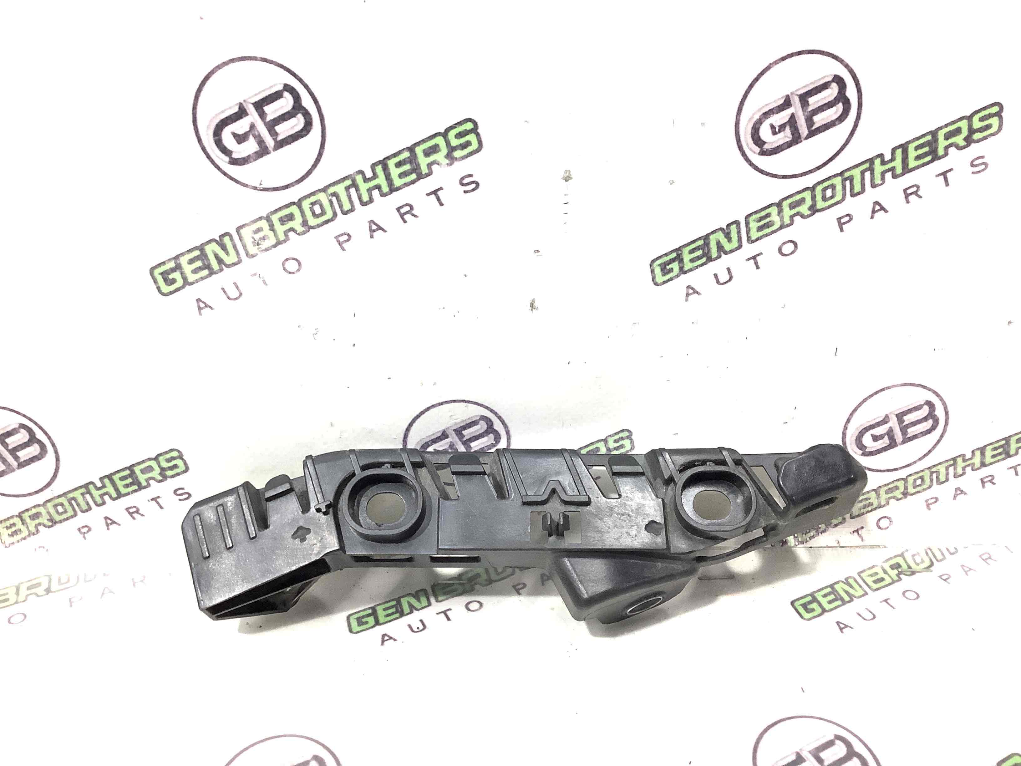 Кріплення переднього бампера ліве